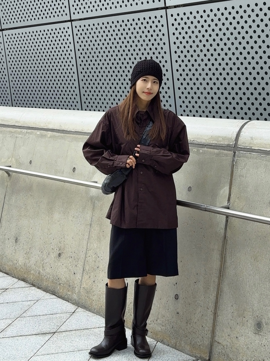 Lemaire Small Croissant Bag Coated Linen Canvas Black, Gentle Monster x Maison Margiela MM113 Tortoiseshell Clear 착용 스타일 - 1