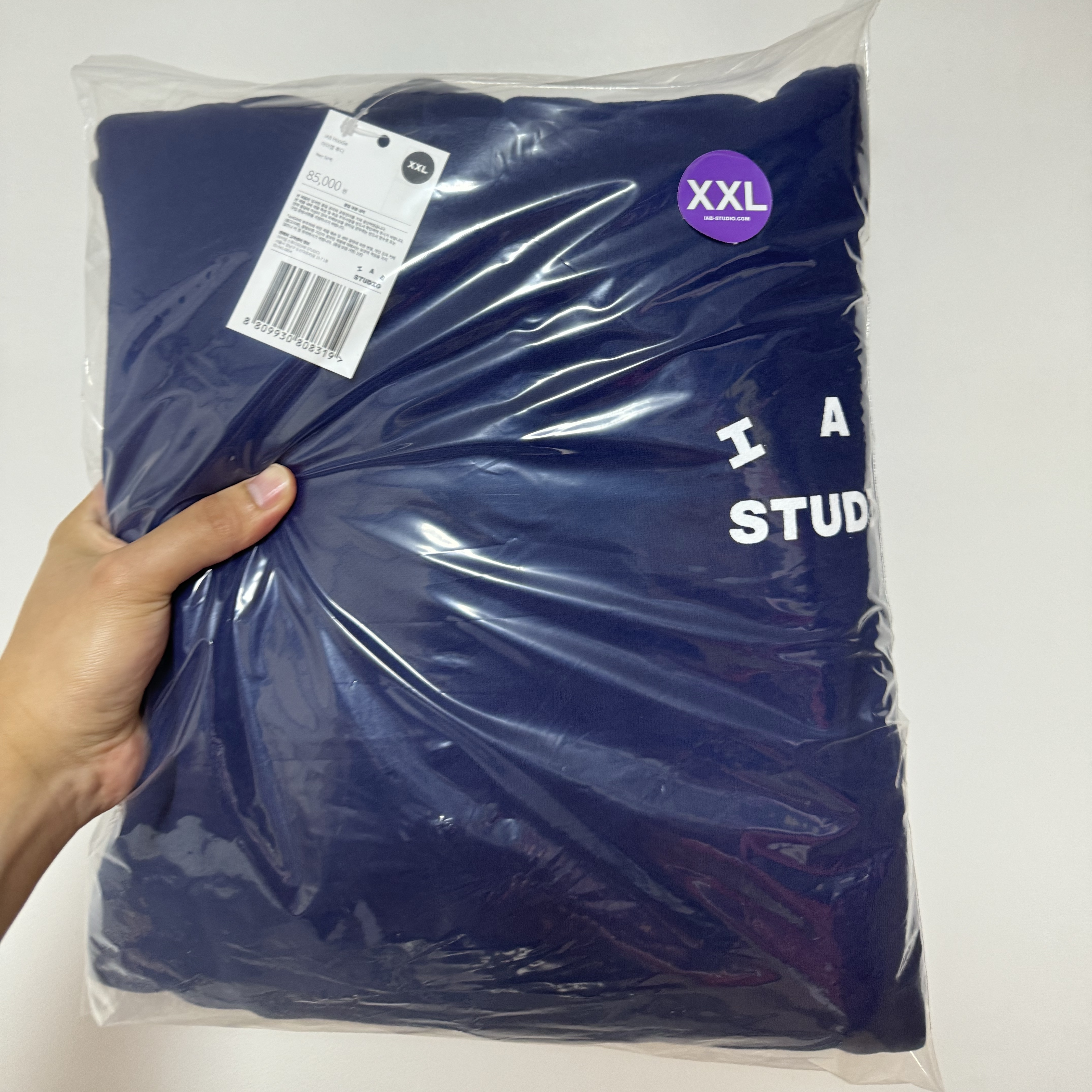 IAB Studio IAB Original Hoodie Navy 착용 스타일