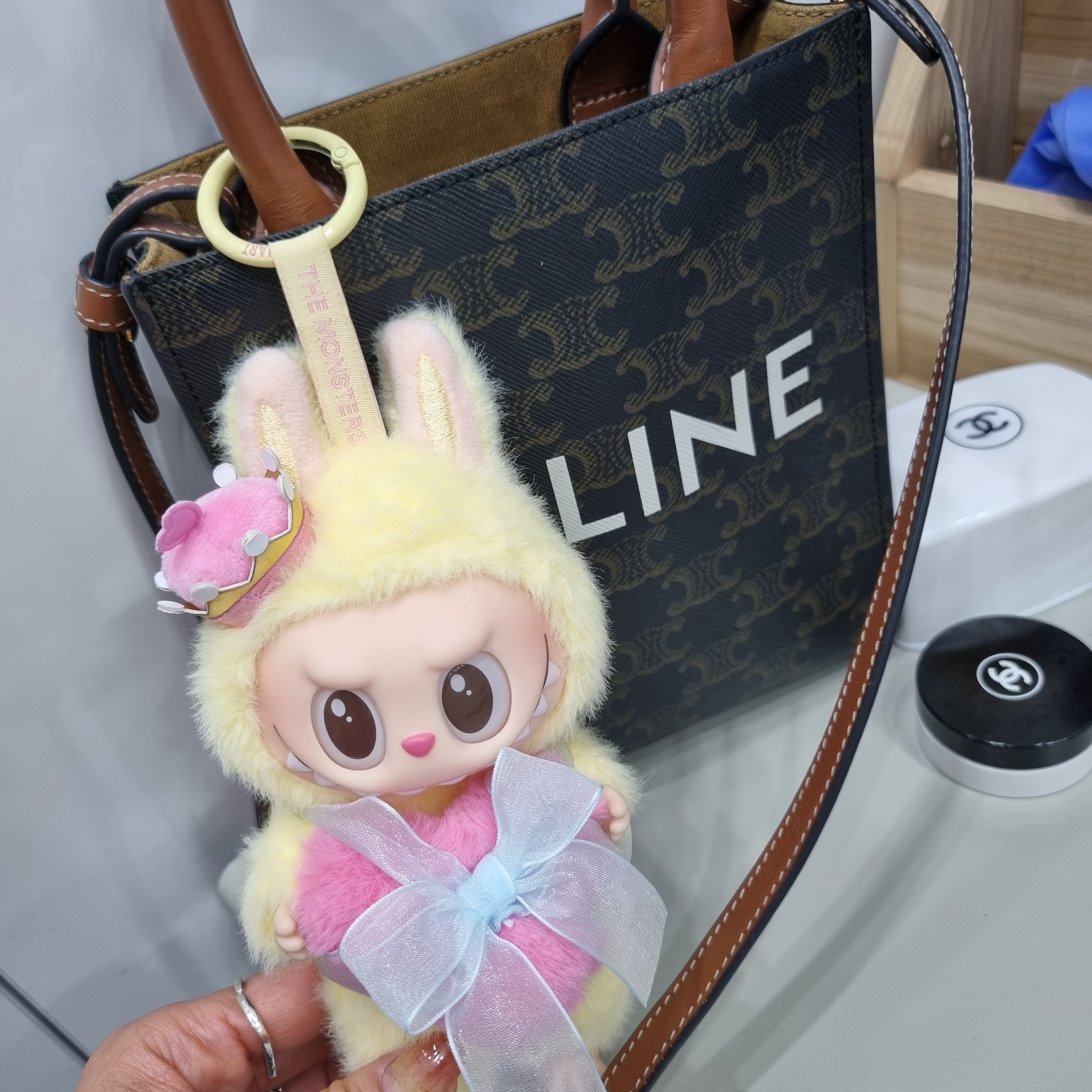 Pop Mart The Monsters Checkmate Series Plush Keyring 착용 스타일
