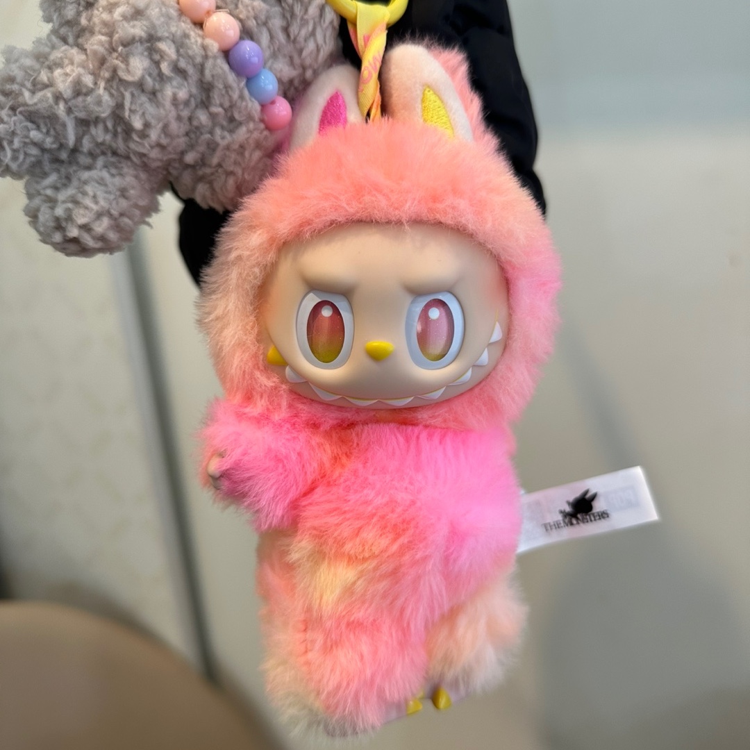 Pop Mart Labubu The Monsters Highlight Series Loyalty Keyring (Opened Case) 착용 스타일