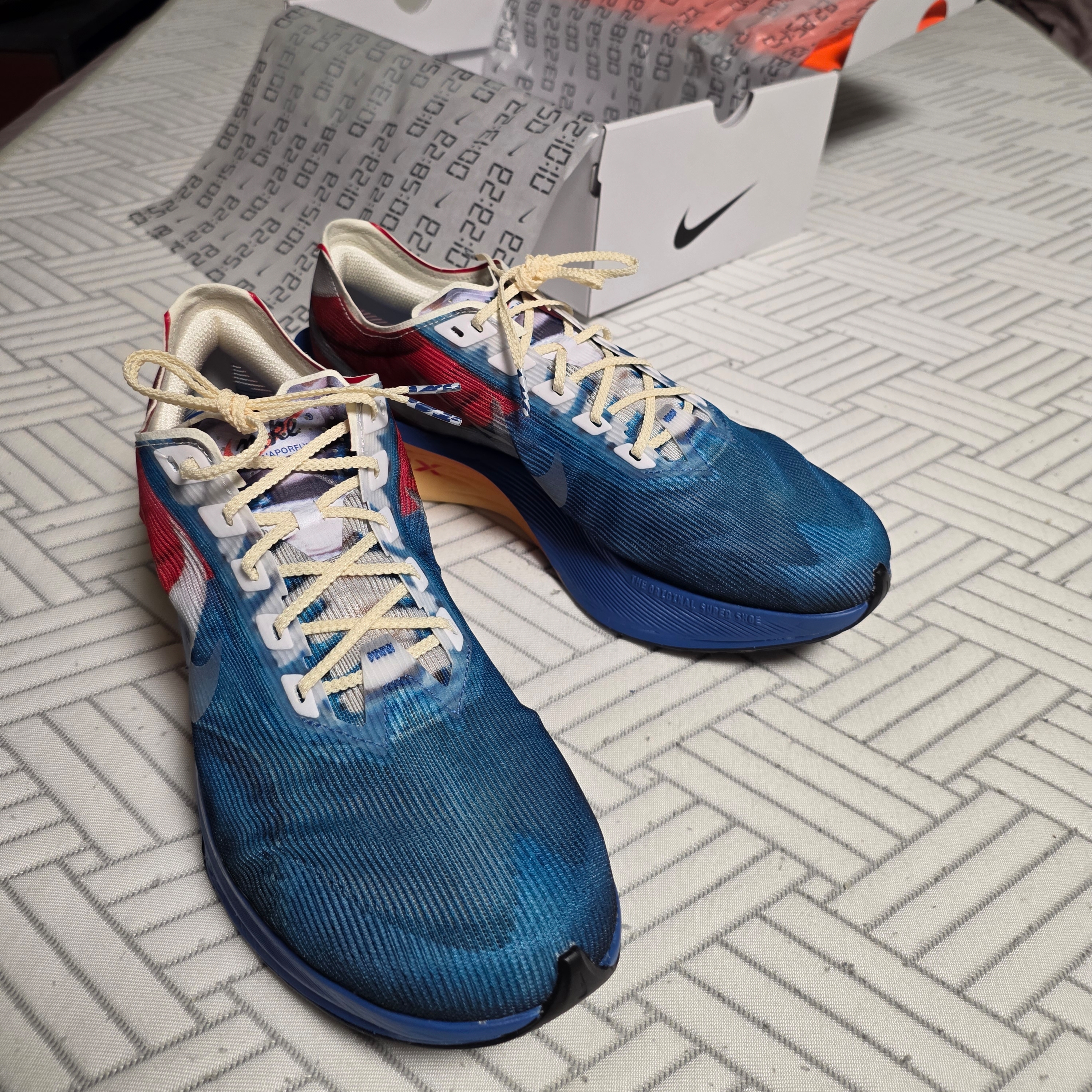 Nike ZoomX Vaporfly Next% 4 PRM Multicolor Clear 착용 스타일 - 4