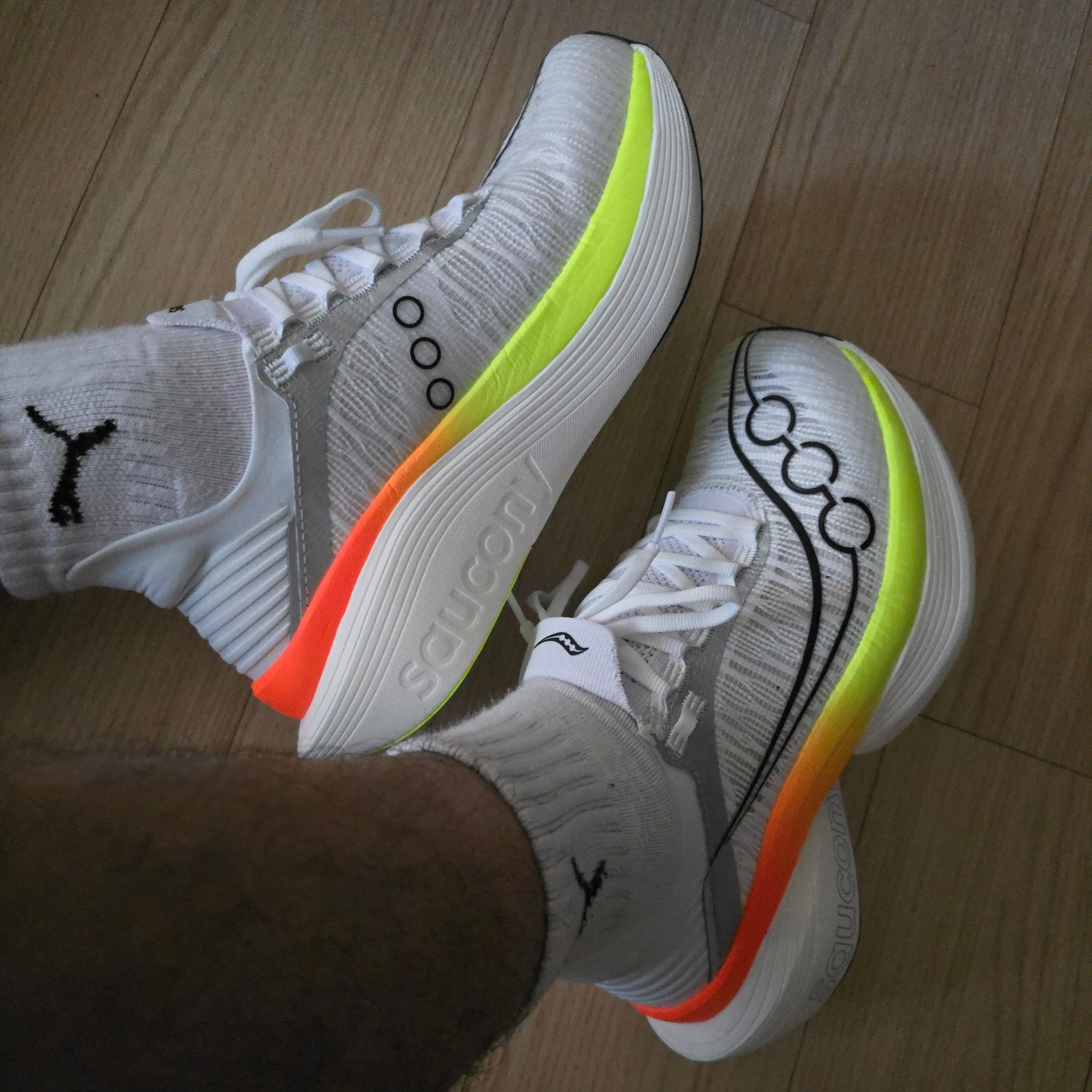 Saucony Endorphin Elite 2 Winter Sunrise 착용 스타일