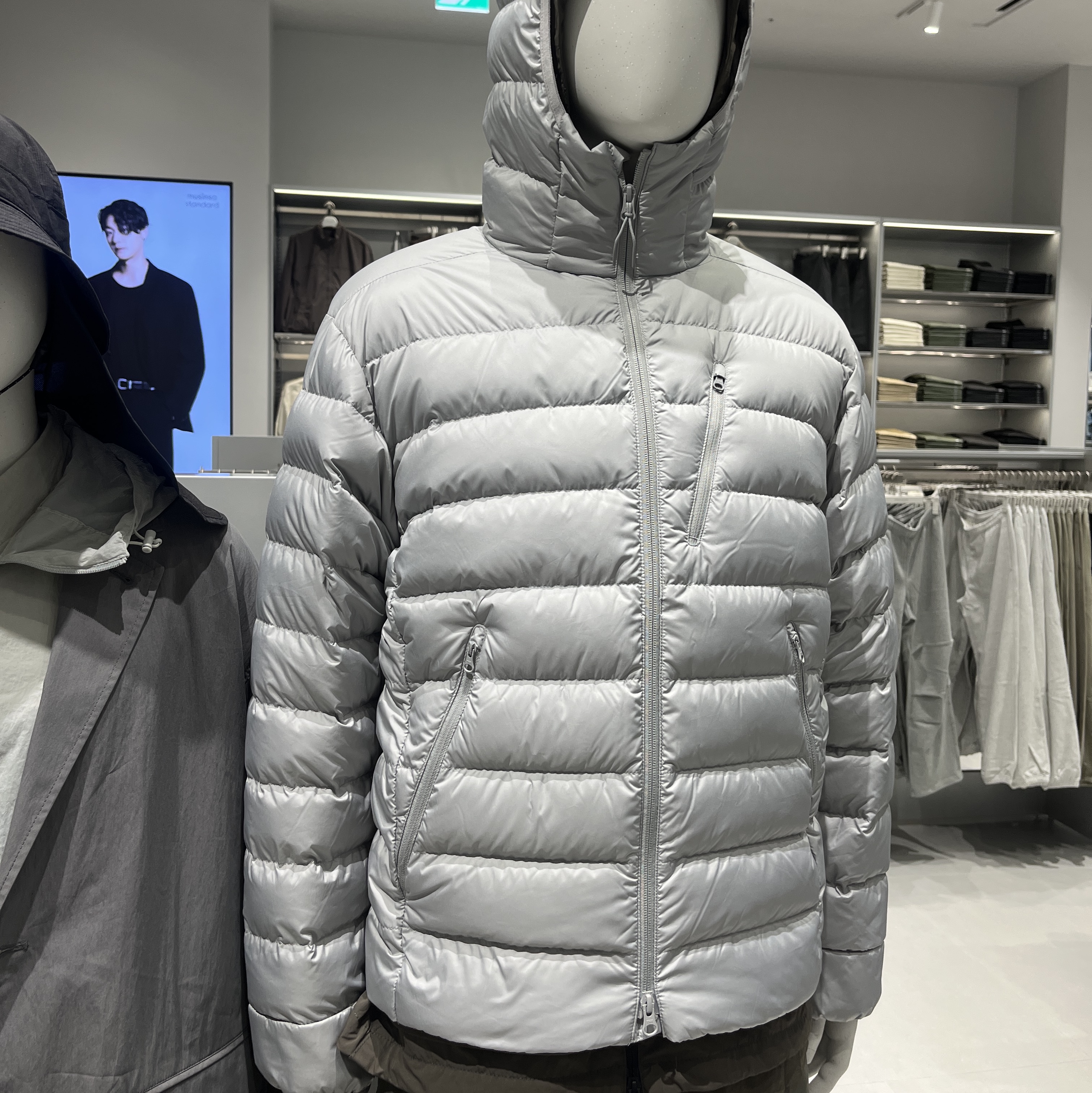 Musinsa Standard City Leisure Hooded Light Down Jacket Light Grey 착용 스타일