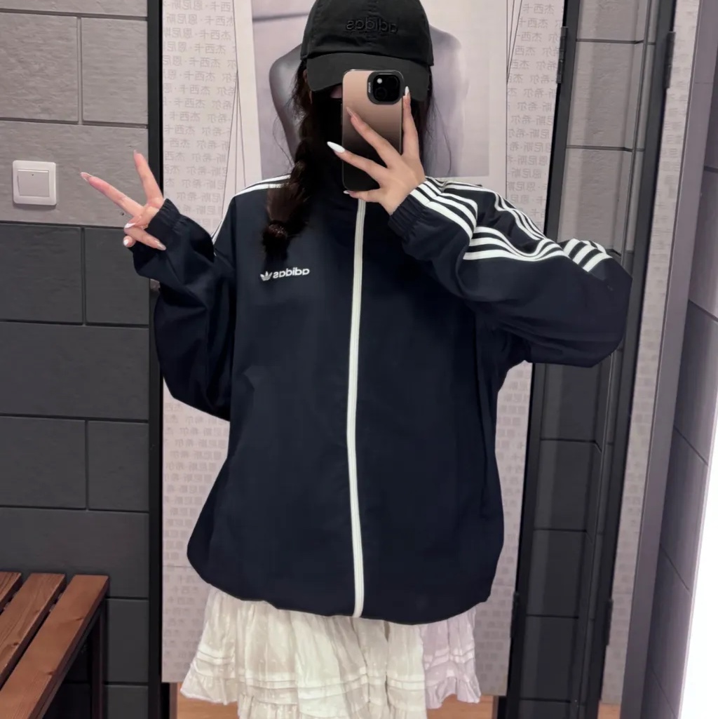 Adidas Skateboarding Firebird Track Jacket Gender Neutral Legend Ink - KR Sizing, Adidas Waffle Beckenbauer Track Top Wonder White - KR Sizing 착용 스타일 - 1