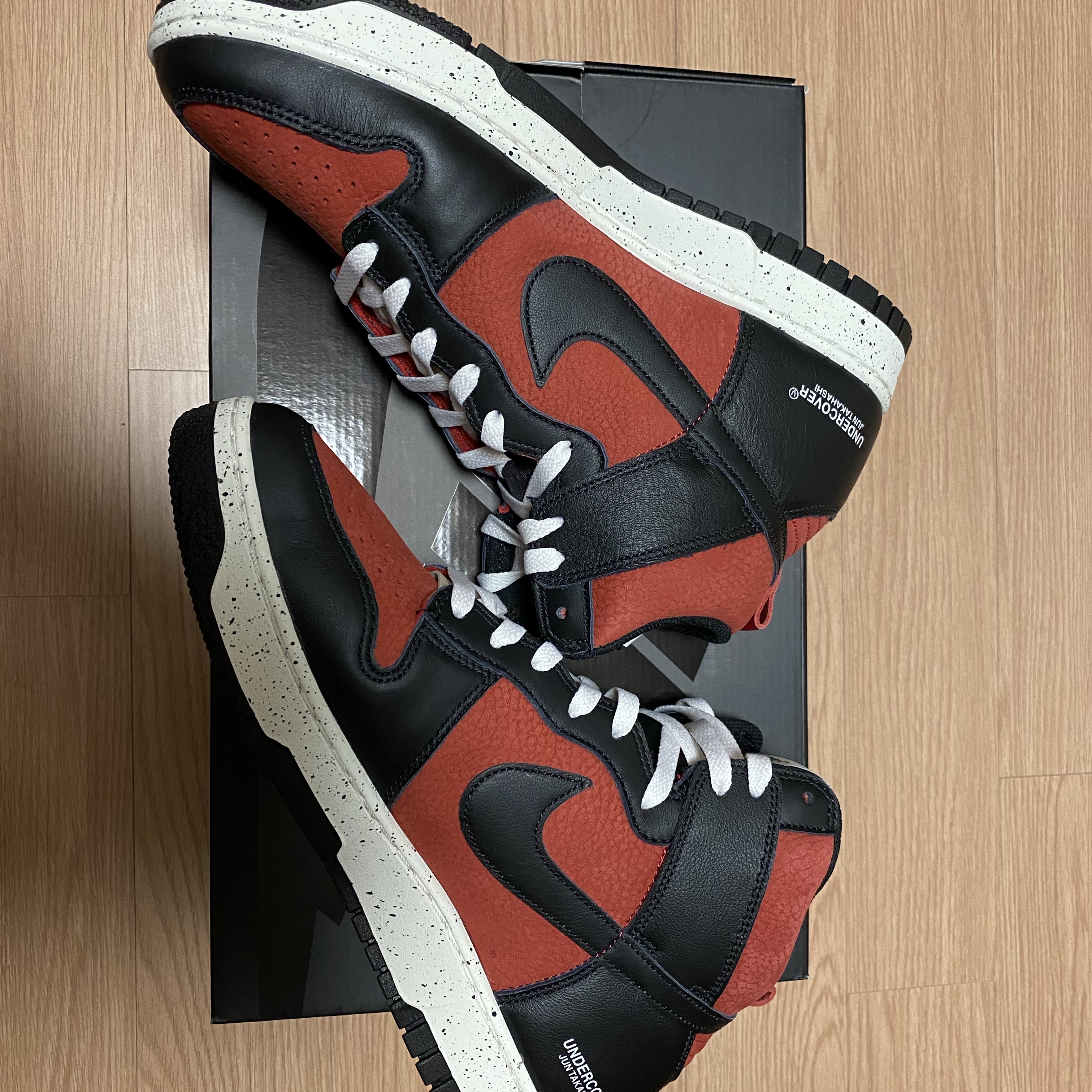 Nike x Undercover Dunk High 1985 Gym Red 착용 스타일