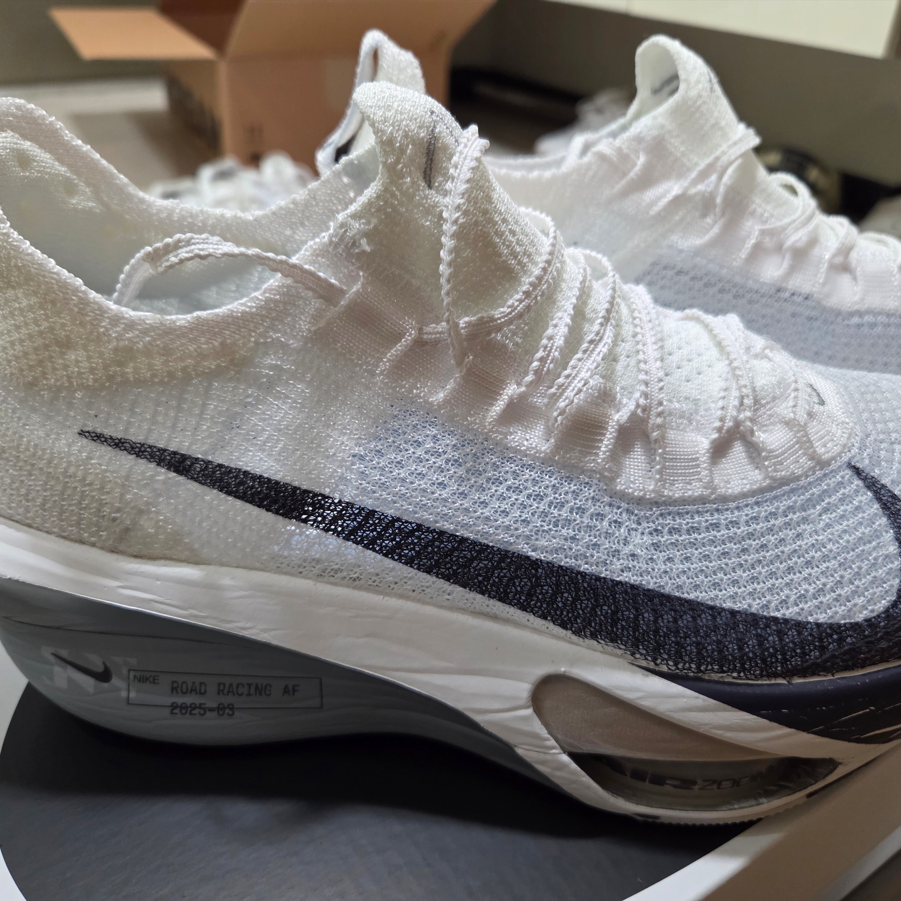 Nike Air Zoom Alphafly Next% 3 White Pure Platinum 착용 스타일
