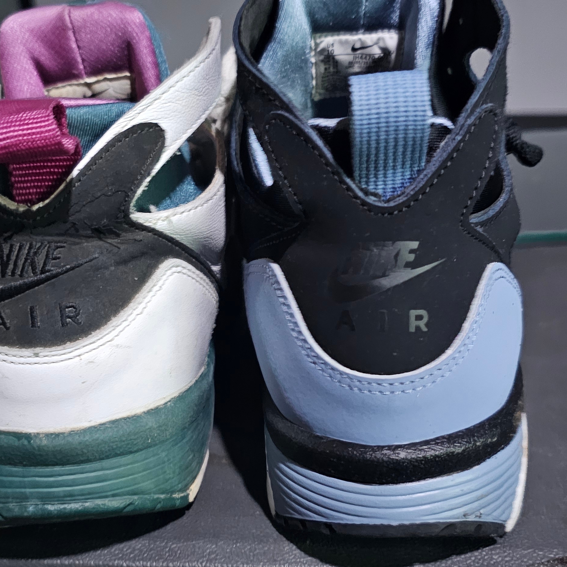 Nike Air Trainer Huarache Black and Cool Blue 착용 스타일 - 3