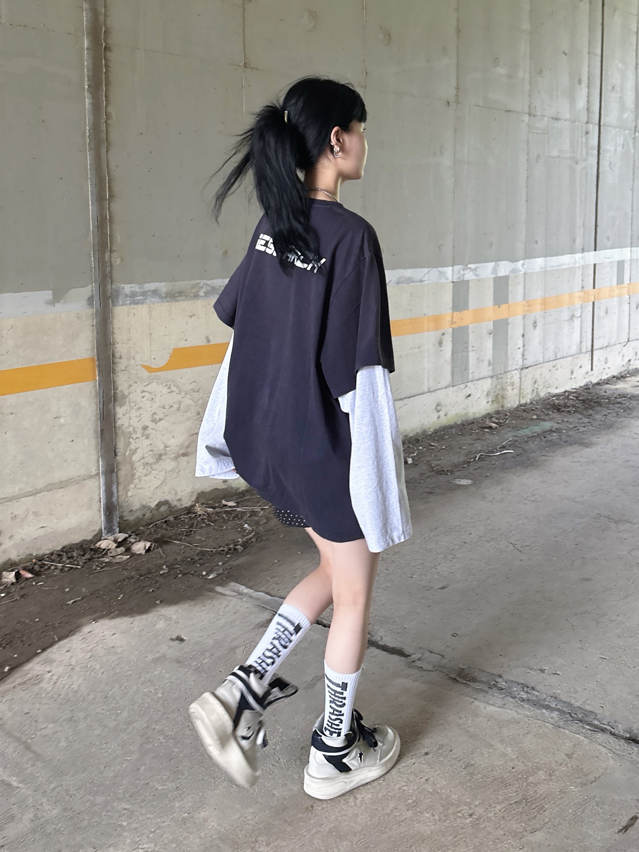 THRASHER (3Pack) Magazine Logo Crew Socks White, Converse x Drkshdw Turbowpn Pelican 착용 스타일 - 5