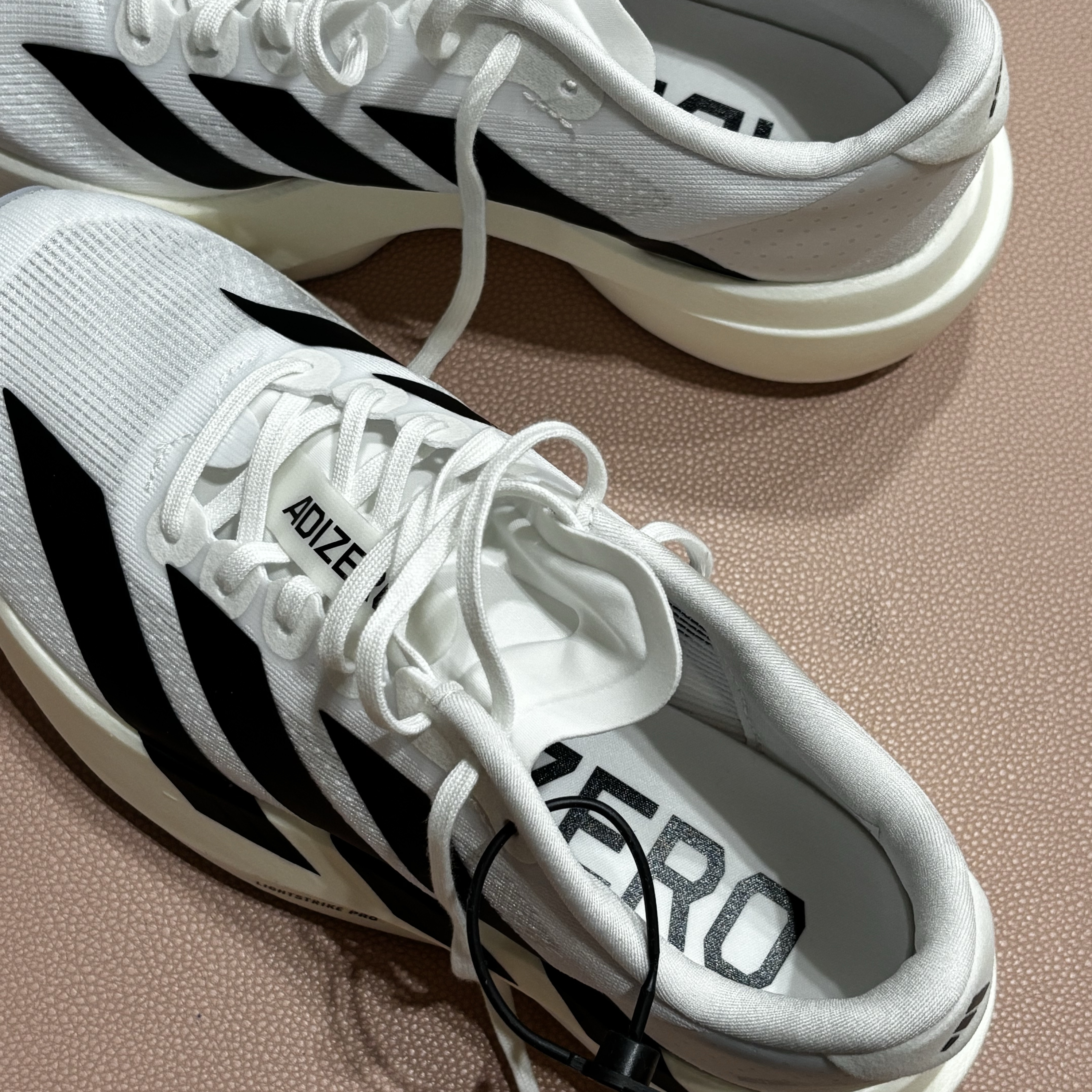(W) Adidas Adizero EVO SL Cloud White Core Black 착용 스타일