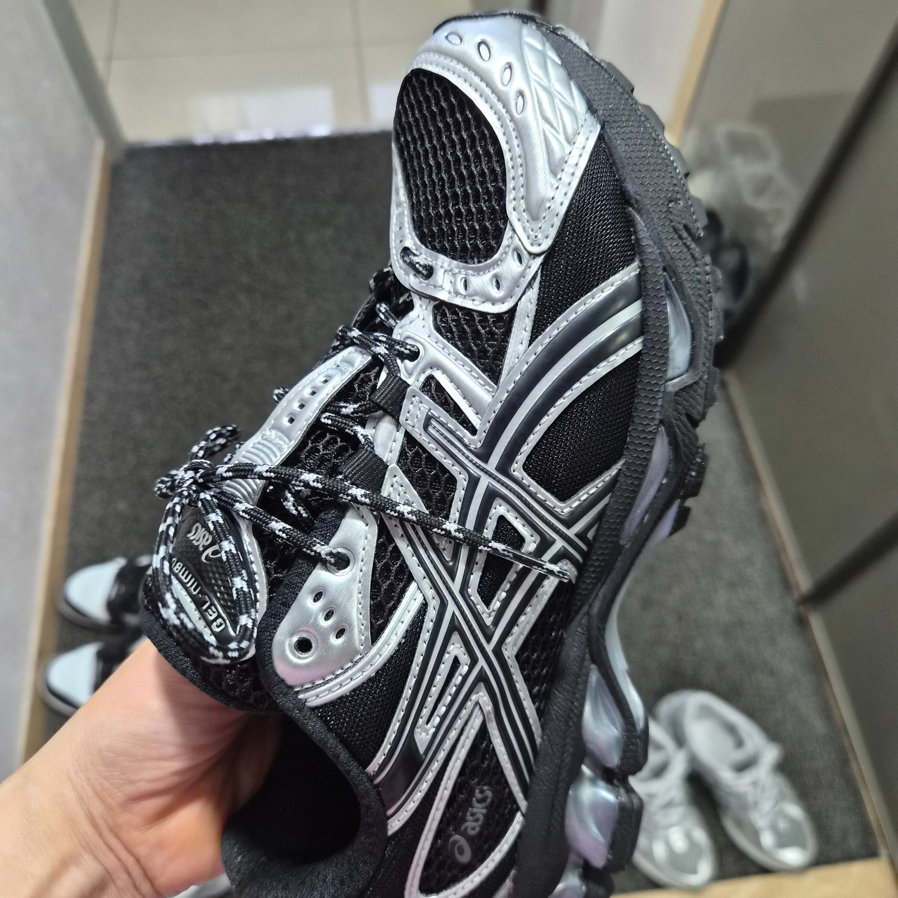 Asics Gel-Nimbus 10.1 Black Pure Silver - Korea Exclusive 착용 스타일