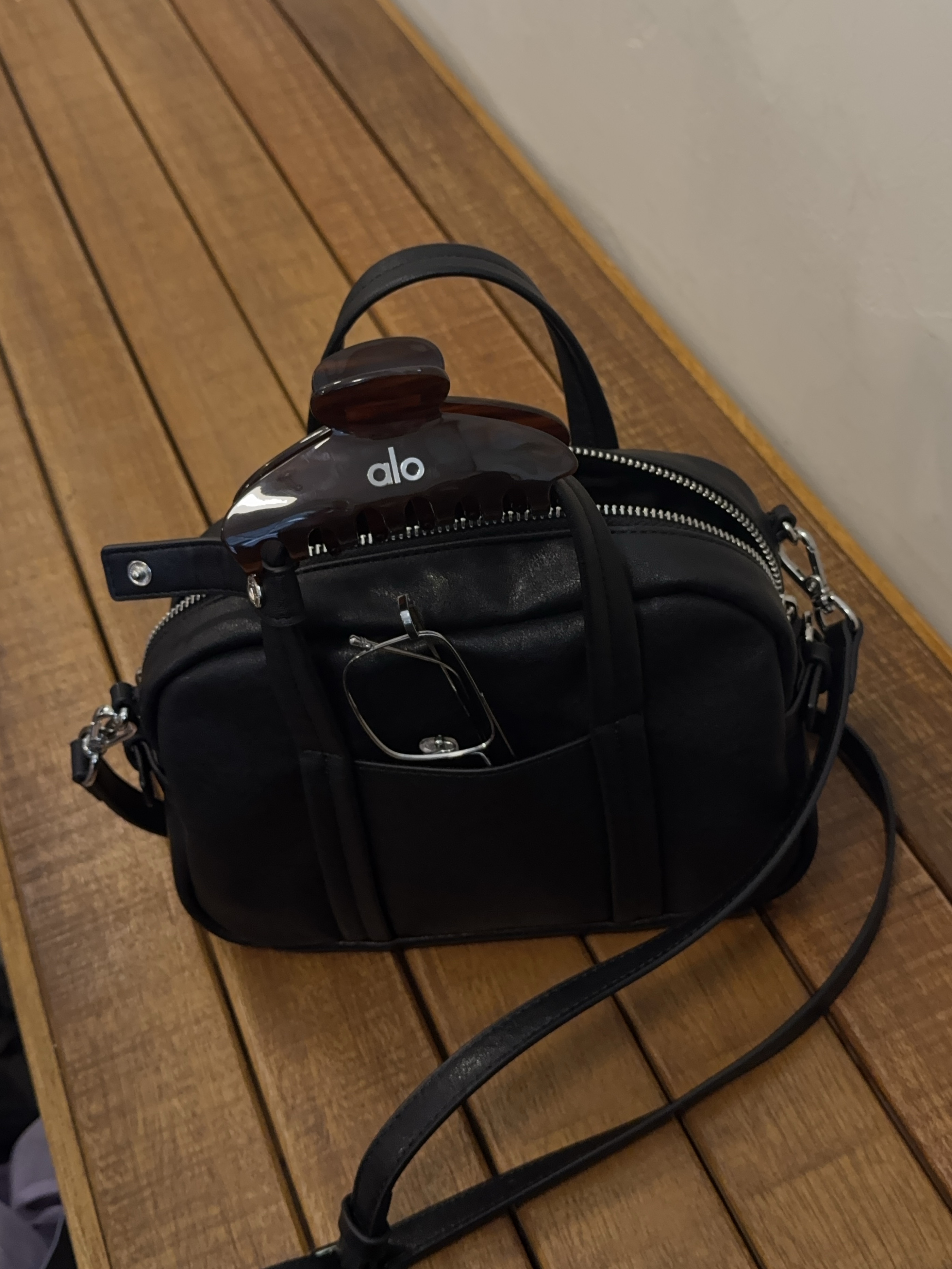 (W) Alo Yoga 90's Claw Clip Brown Tortoise 착용 스타일 - 1