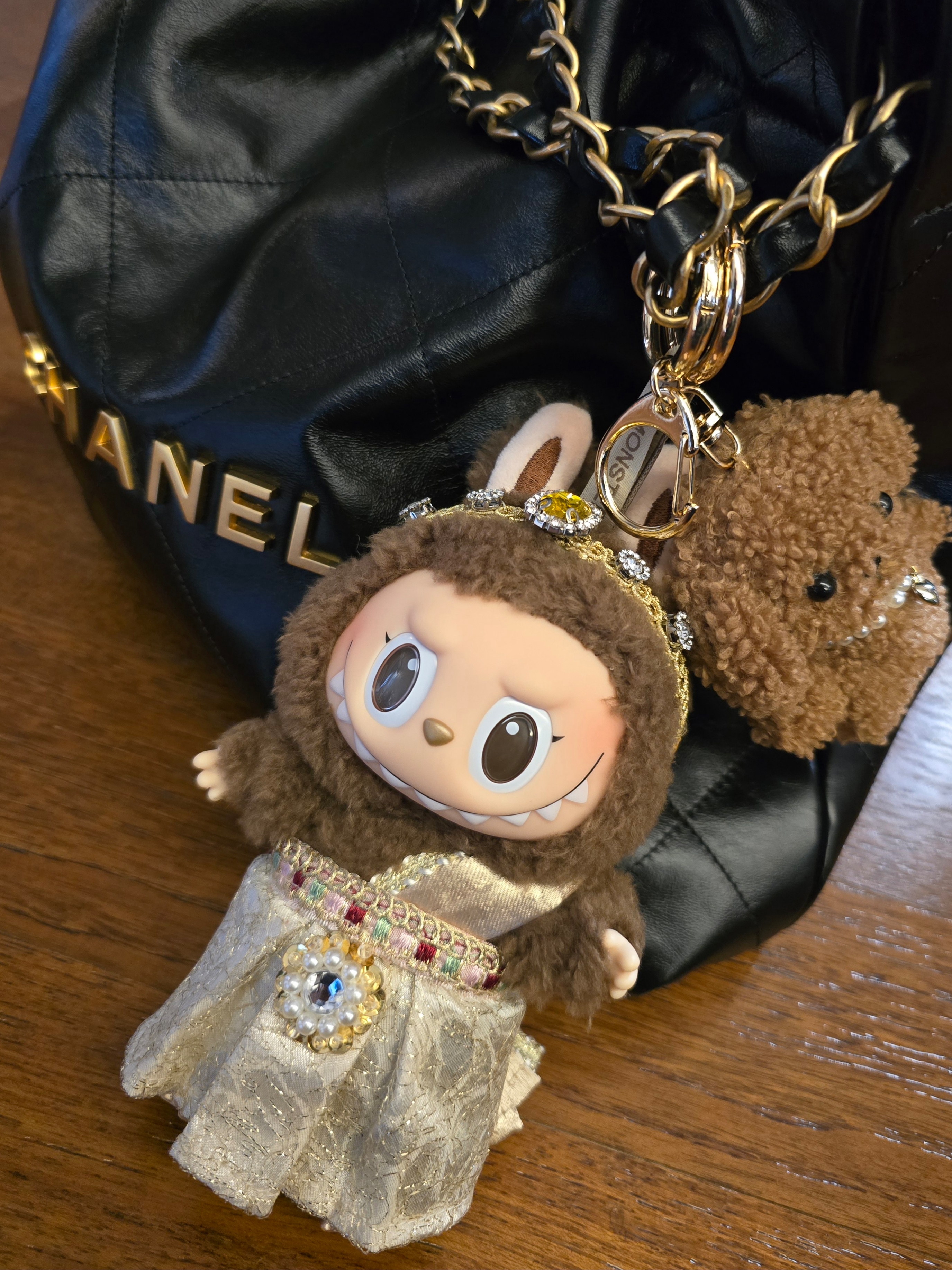 Pop Mart Labubu Good Luck To You Vinyl Plush Doll Pendant 착용 스타일