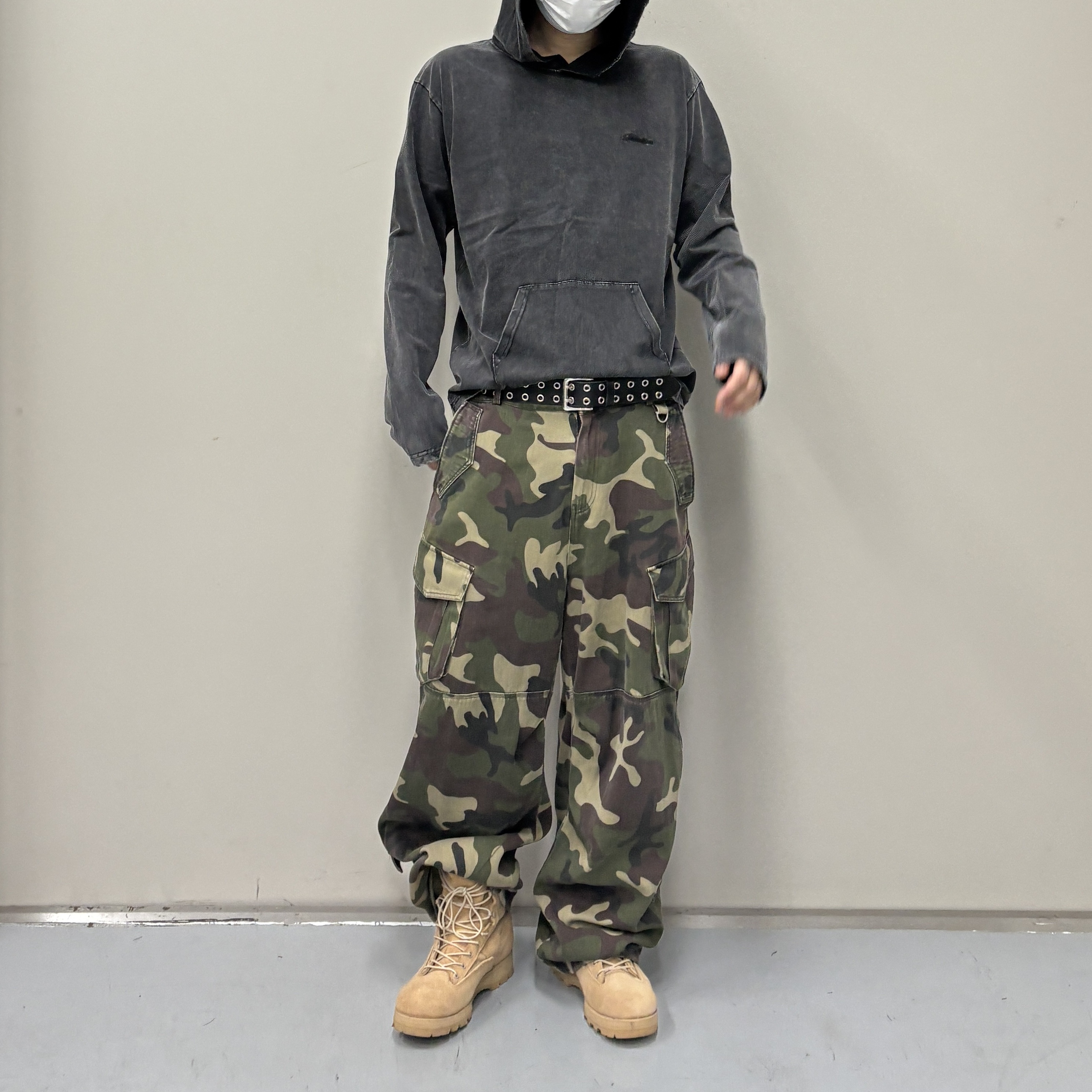 Flavorism Hoodie Long Sleeve Black, Flavorism VTG Washed Cargo Pants Washed Camo 착용 스타일