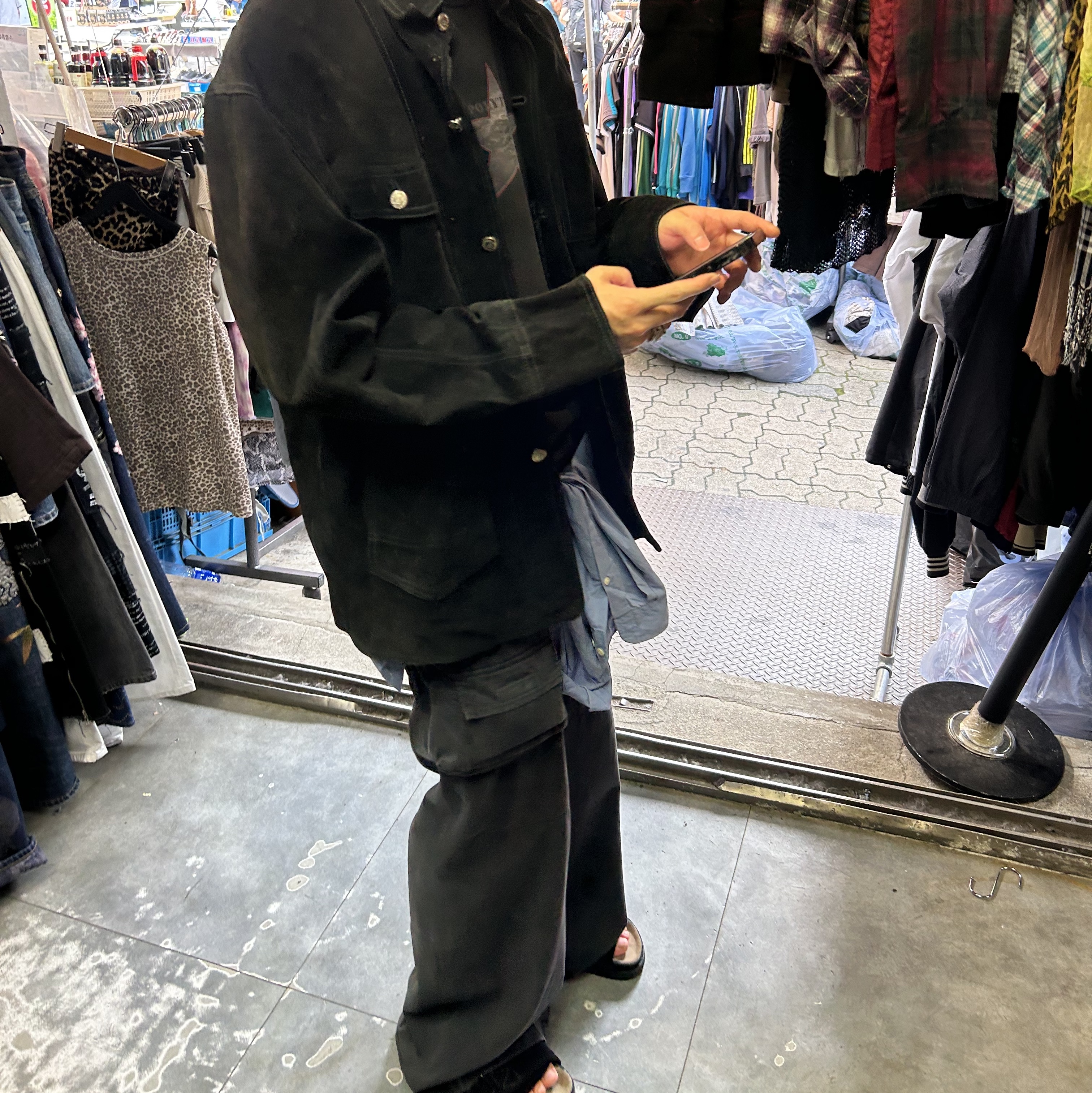 Polyteru Chore Jacket (Coverall Jacket) 23 ver. Black, [프리오더] Polyteru Jumbo Slippers Black 착용 스타일