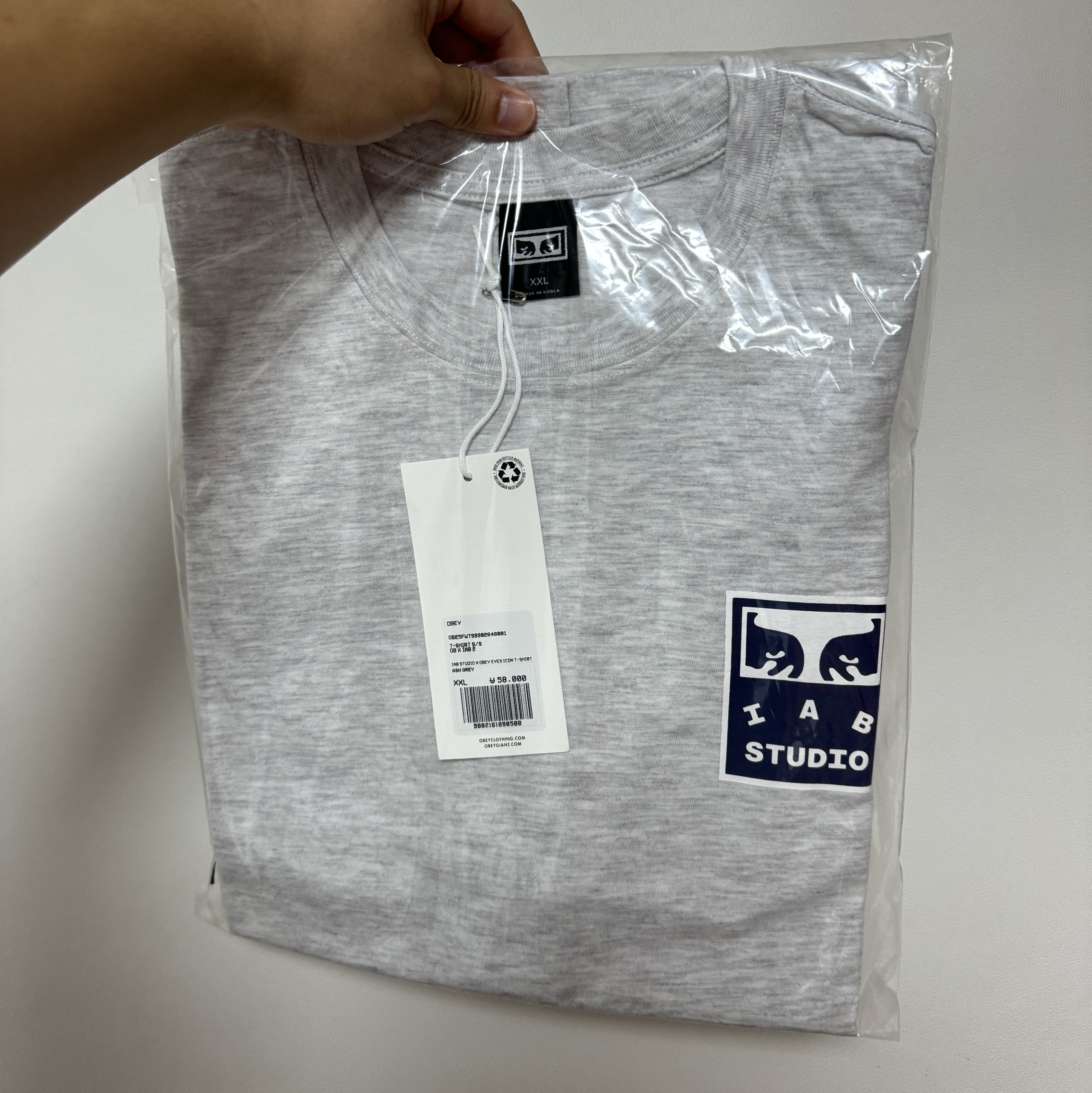 IAB Studio x Obey Eyes Icon T-Shirt Ash Grey 착용 스타일