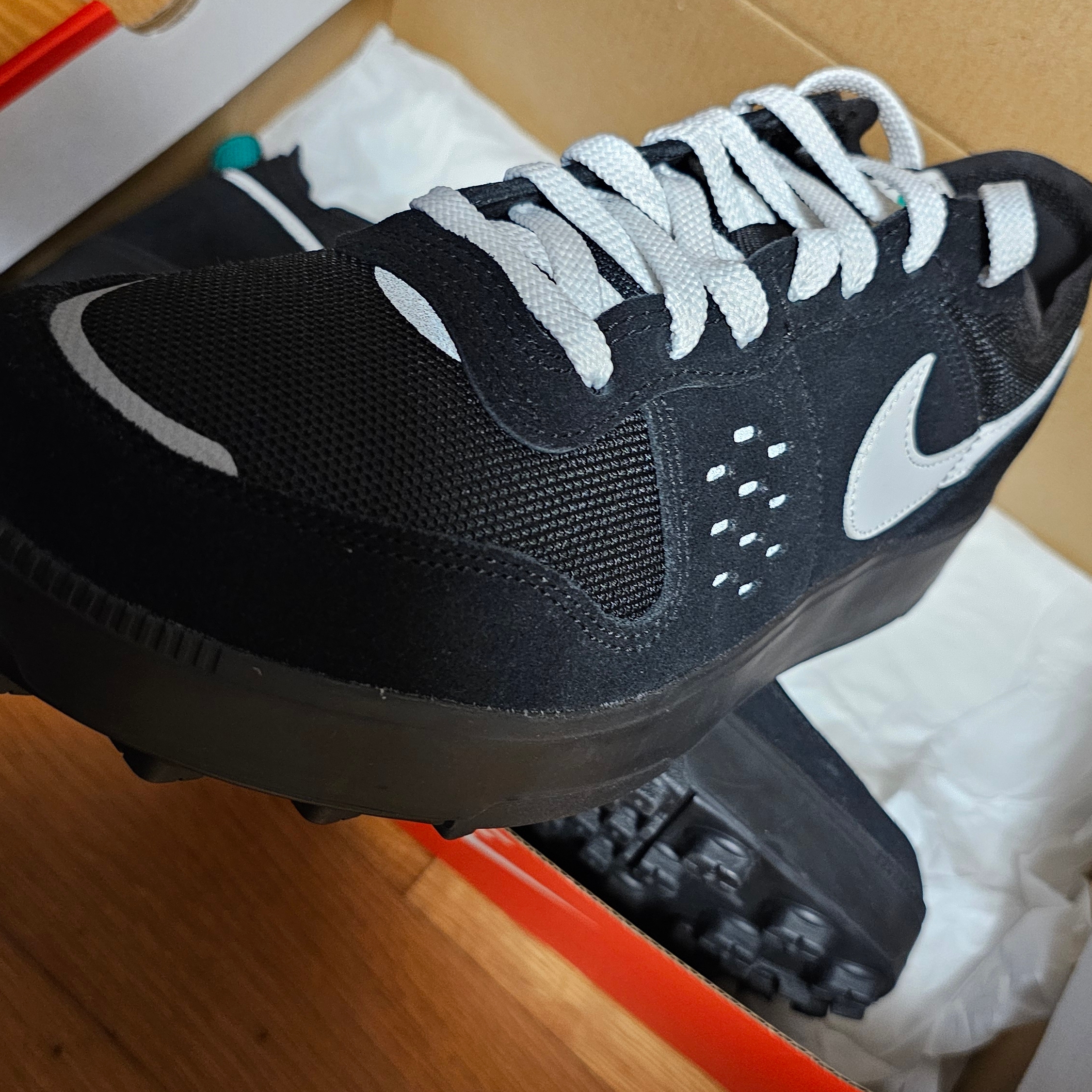 Nike C1TY Black Stadium Green 착용 스타일