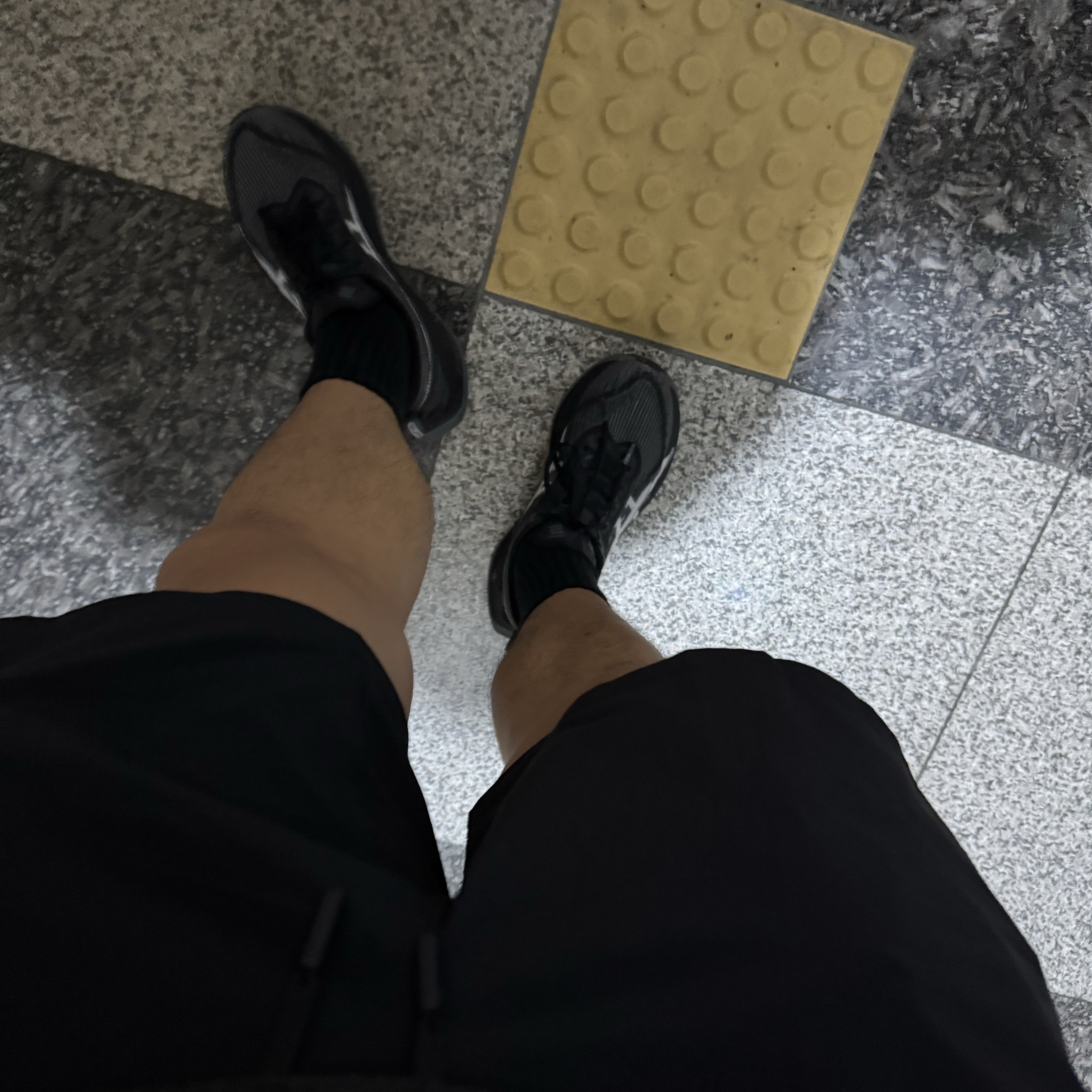 Asics Superblast 2 Black White, YESEYESEE Racing Tee Black 착용 스타일