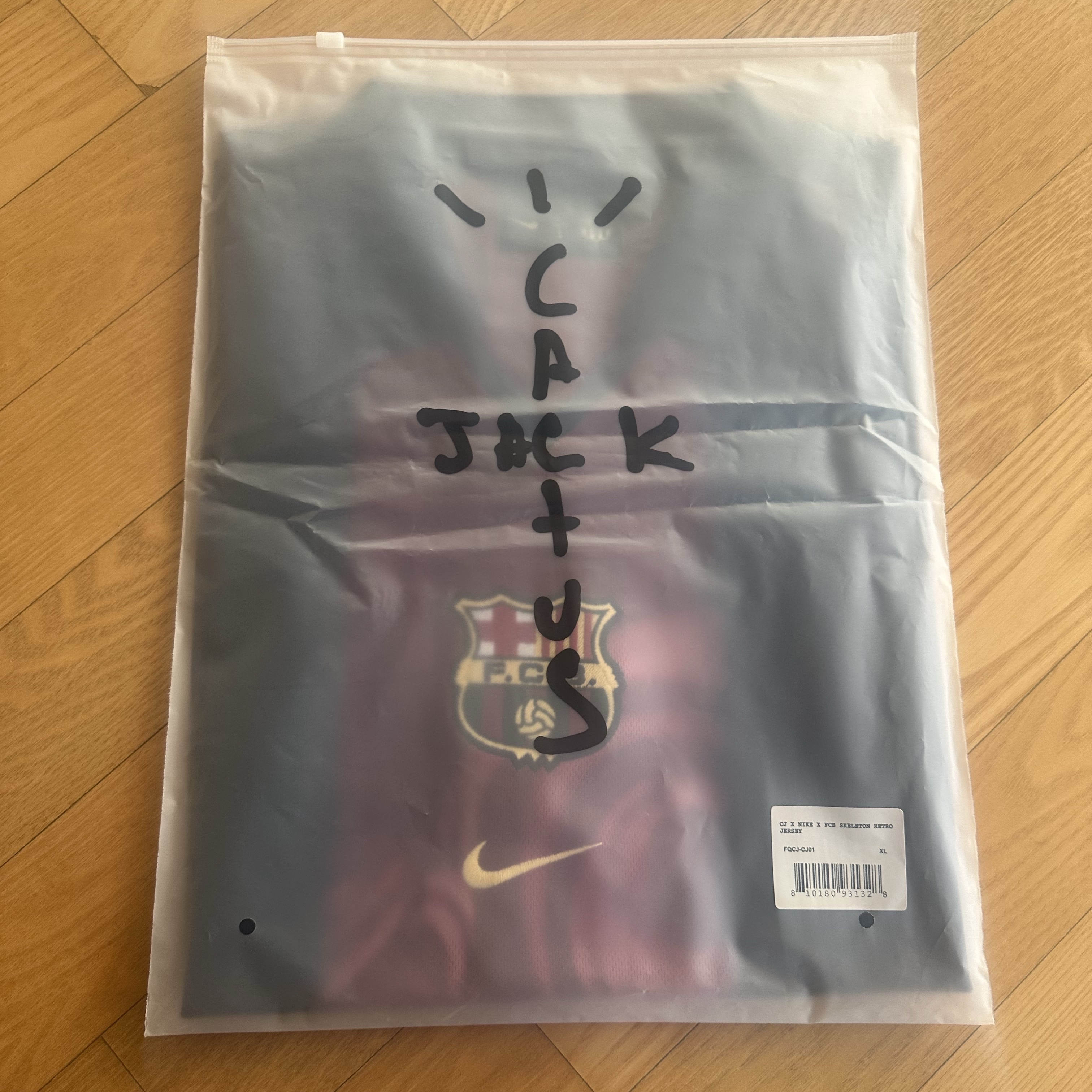 Nike FC Barcelona x Travis Scott Retro 2000/01 Home Skeleton Jersey Multicolor (Non Marking Ver.) 착용 스타일 - 1