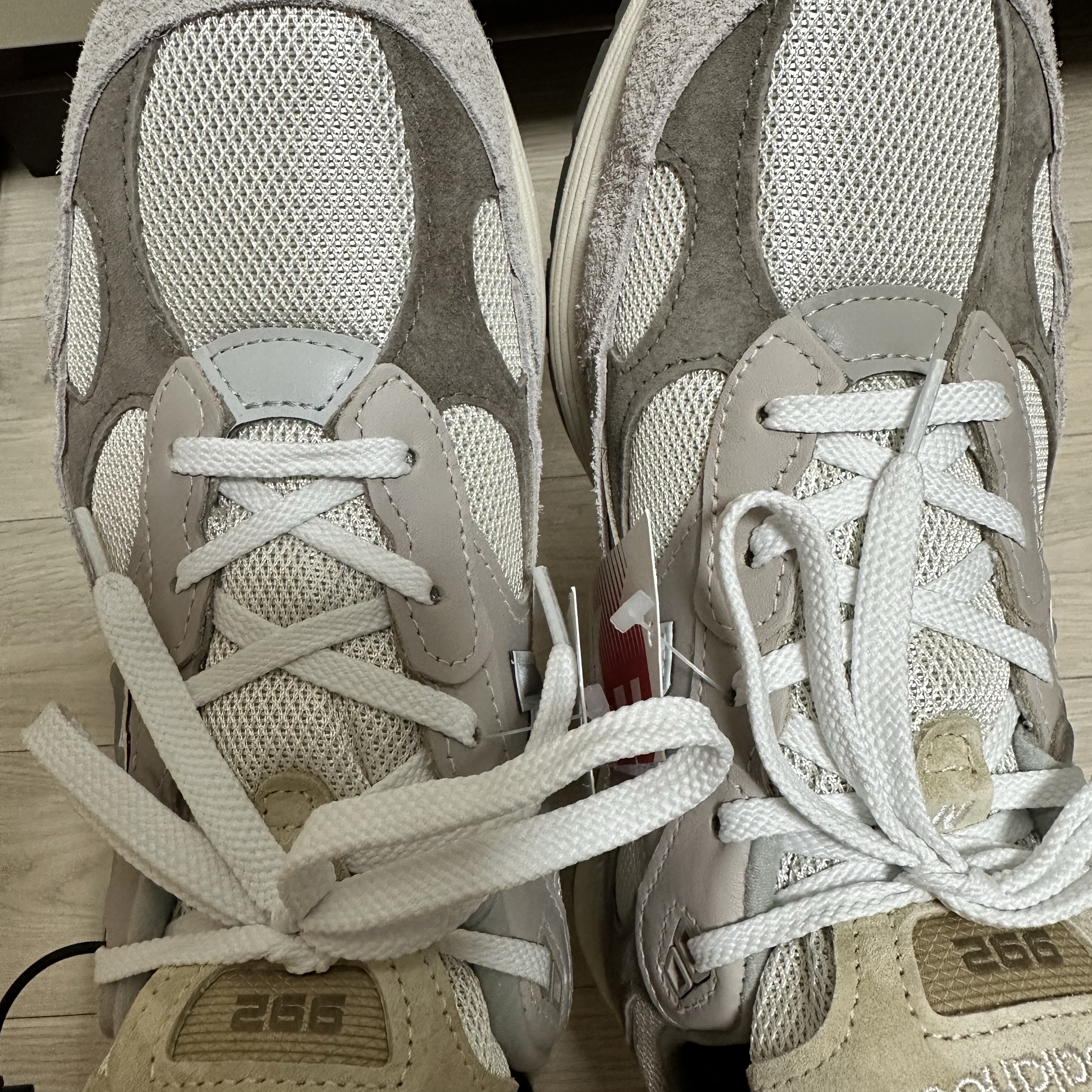 New Balance 992 Made in USA Moonrock Mushroom 착용 스타일 - 4