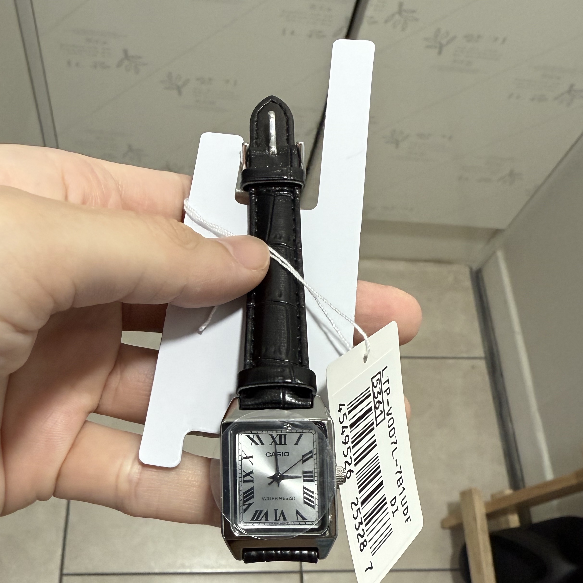 Casio LTP-V007L-7B1 착용 스타일