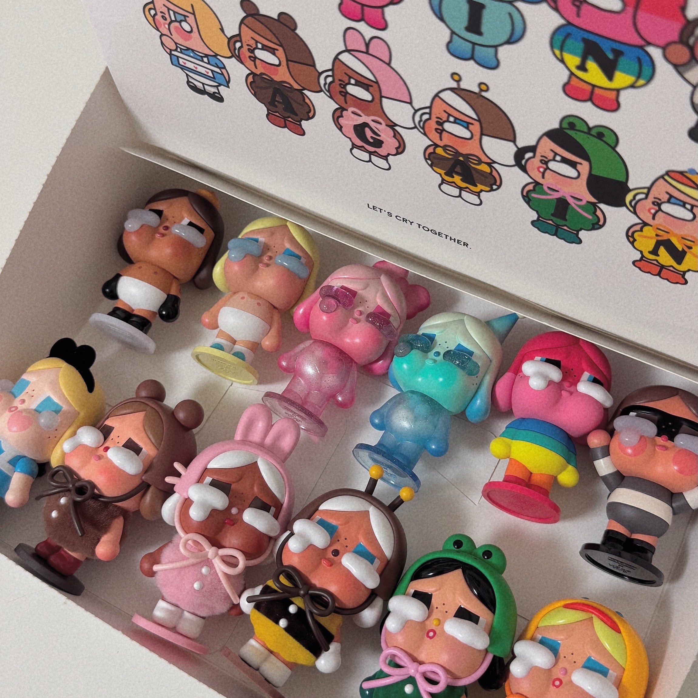 Pop Mart Crybaby Crying Again Series Sealed Case (12 Blind Boxes) 착용 스타일 - 1