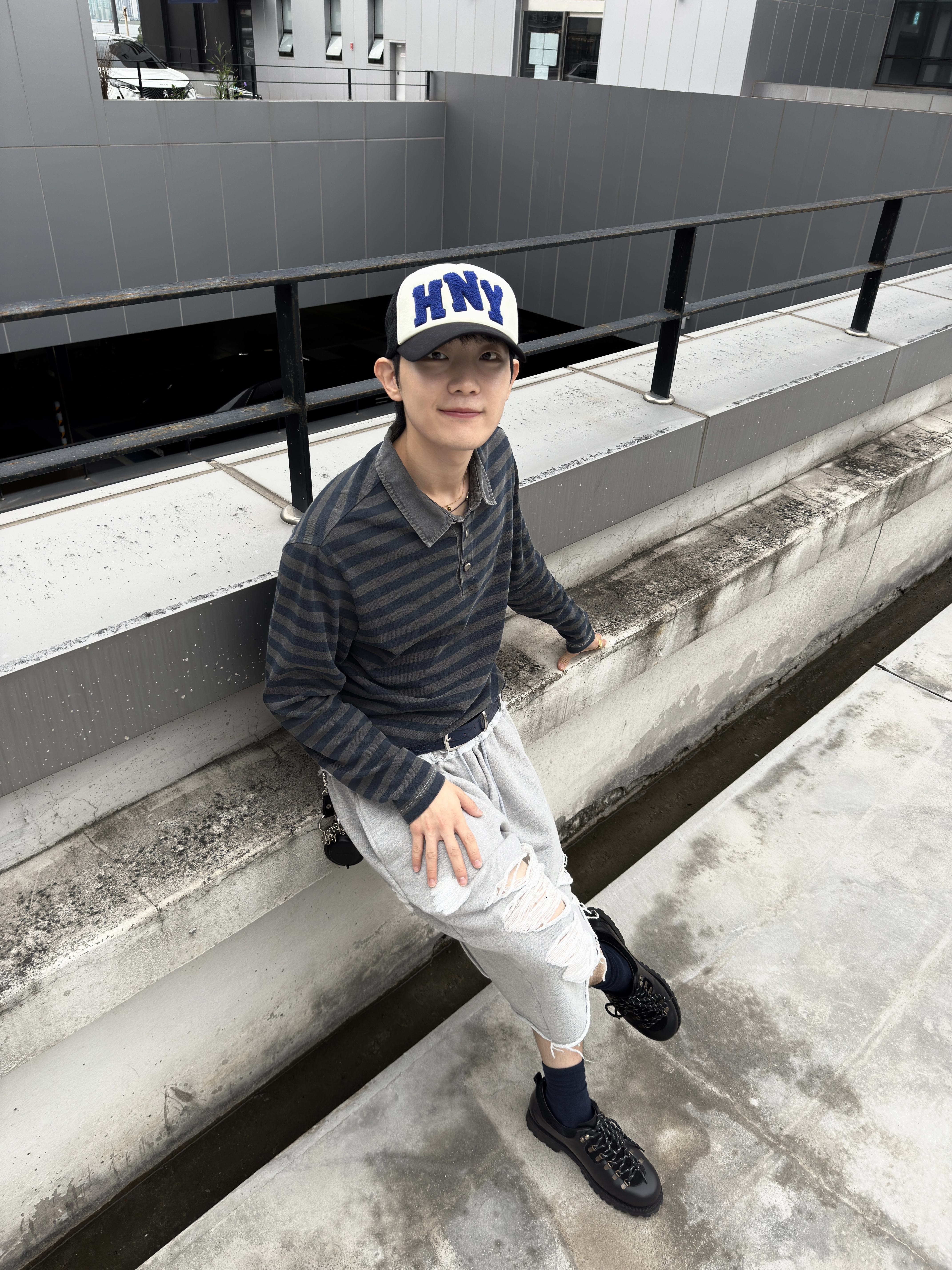 Hatchingroom VTG Stripe Polo T-Shirt Dyed Blue, Romantic Move Oat Mountain Oil Black 착용 스타일 - 3