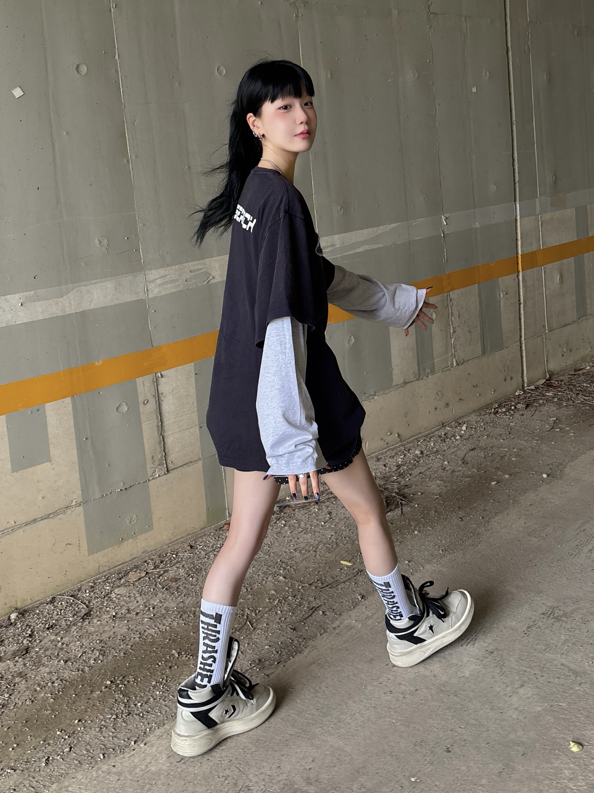 THRASHER (3Pack) Magazine Logo Crew Socks White, Converse x Drkshdw Turbowpn Pelican 착용 스타일 - 1