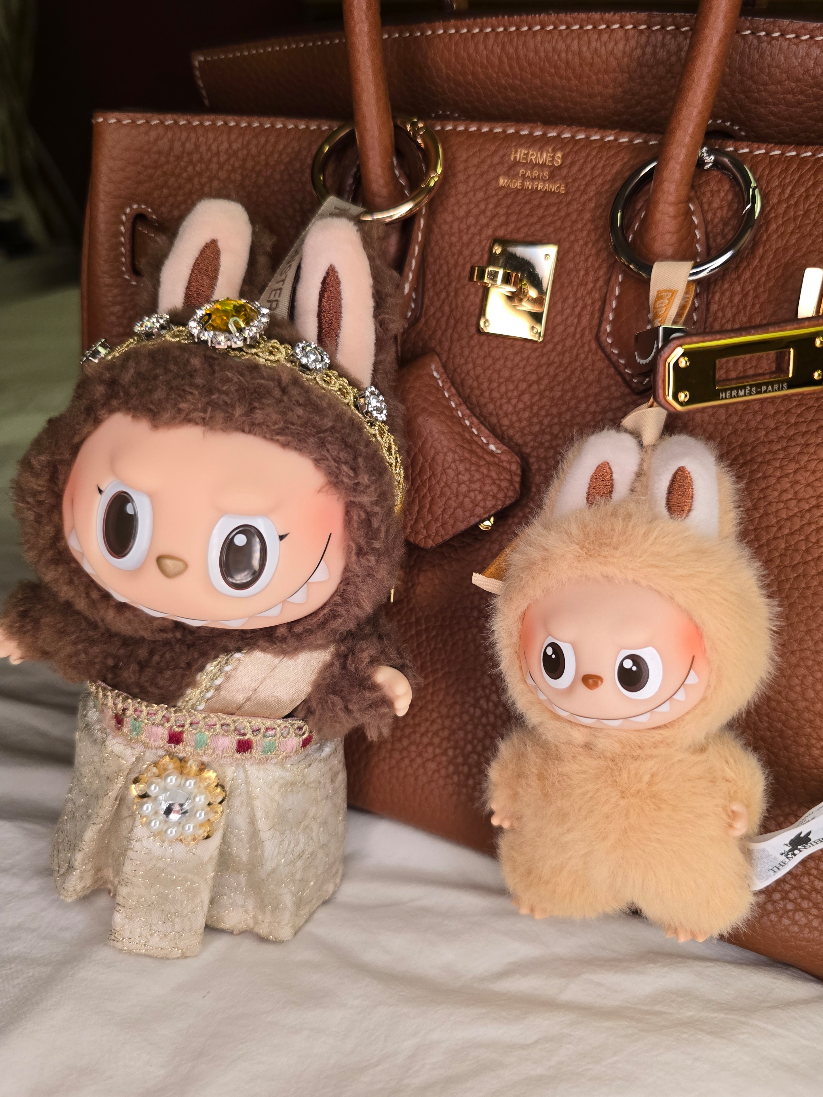 Pop Mart Labubu Good Luck To You Vinyl Plush Doll Pendant, Pop Mart Labubu The Monsters Pin For Love Series Vinyl Plush Pendant (N-Z) S (Opened Case) 착용 스타일