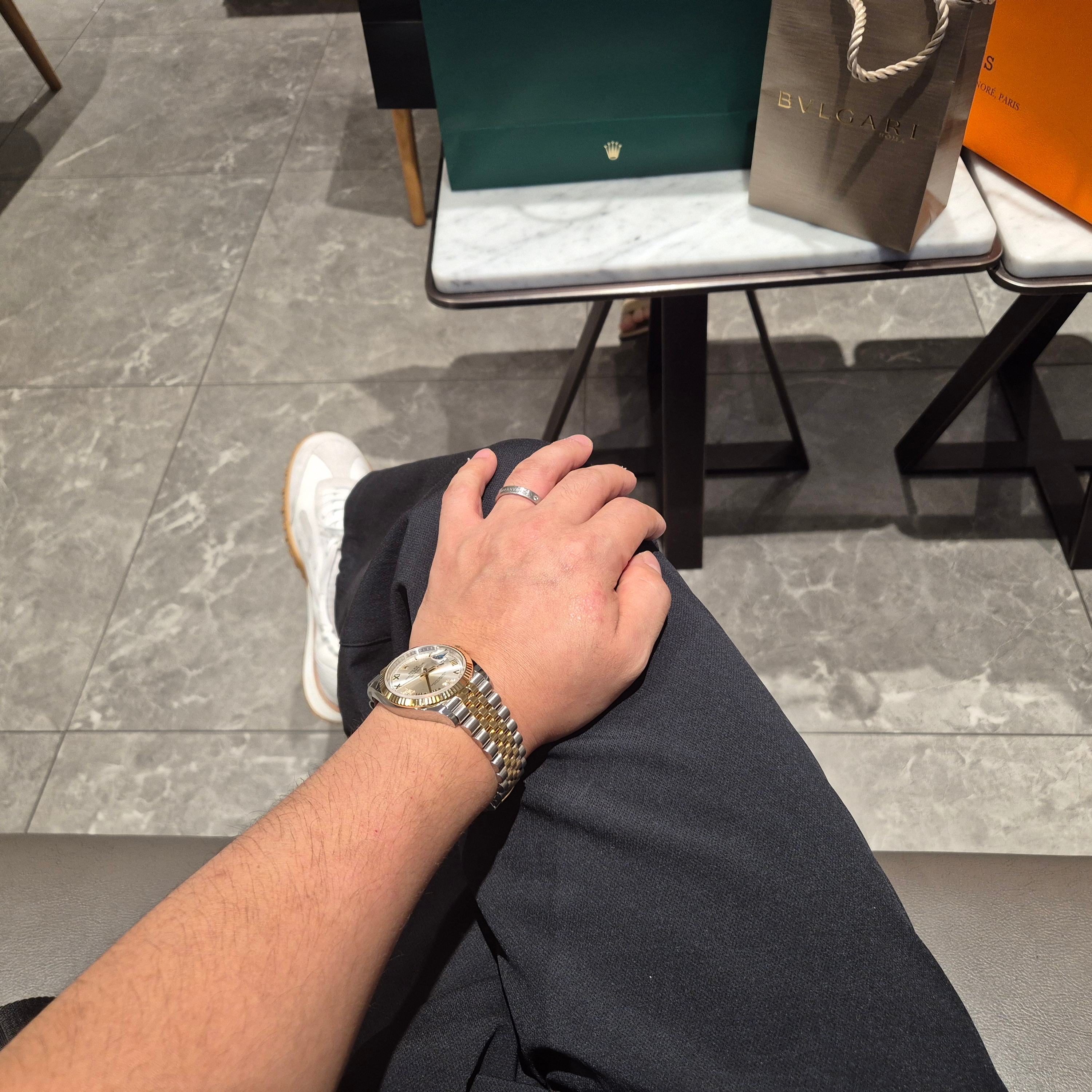Rolex Datejust 36mm 126233 Silver Roman Diamond-Set Jubilee 착용 스타일 - 2
