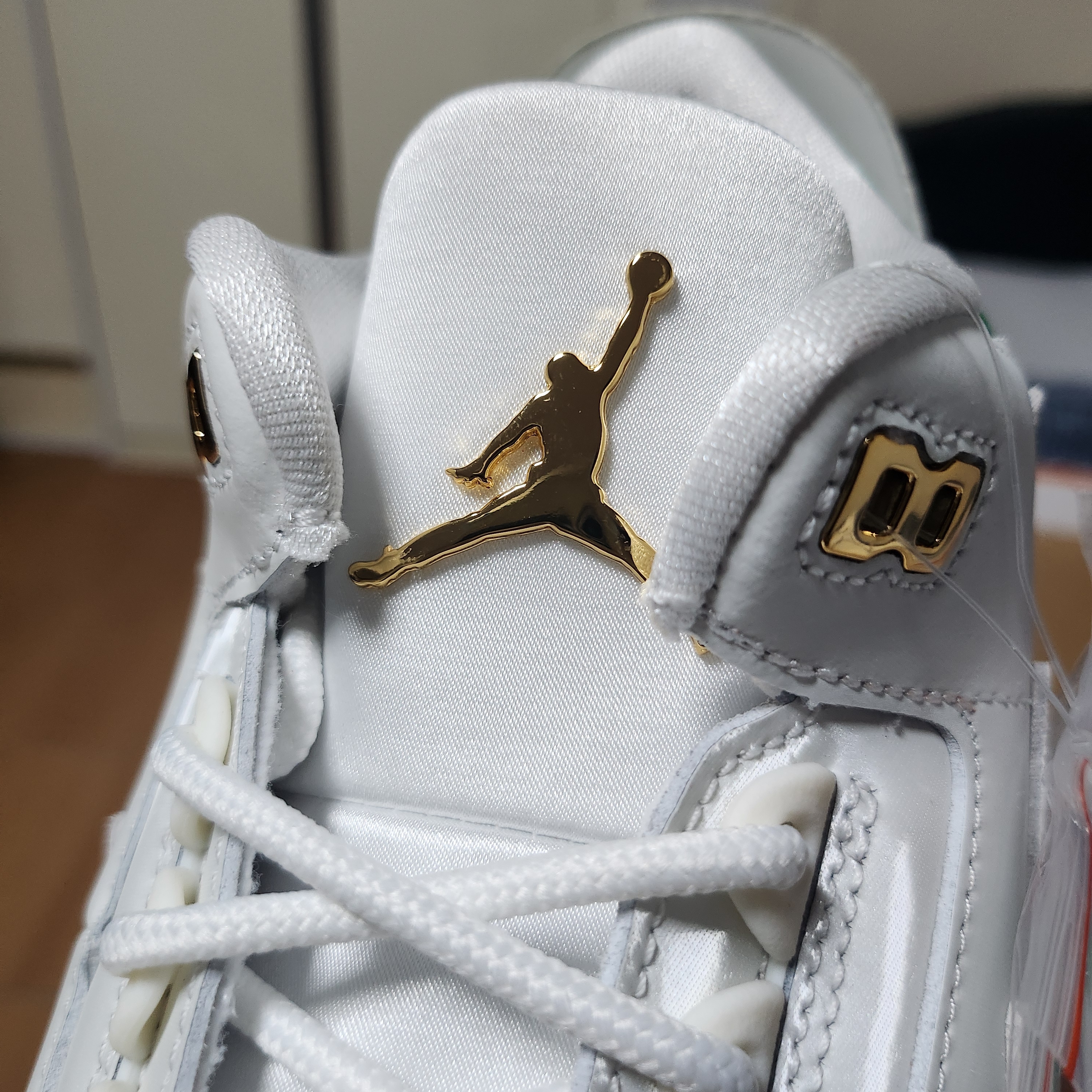 Jordan 3 Retro Summit White Metallic Gold 착용 스타일 - 4