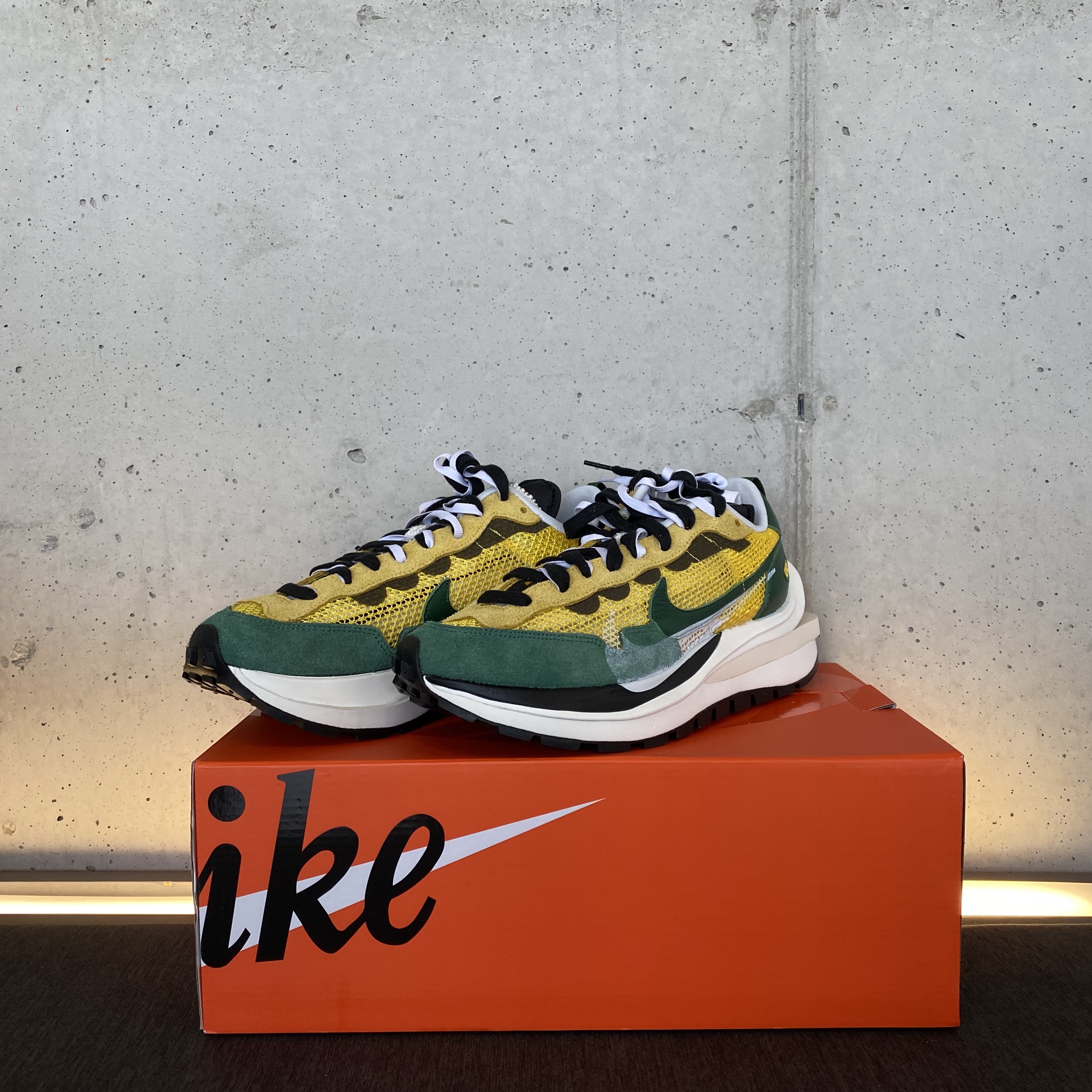 Nike x Sacai VaporWaffle Tour Yellow & Gorge Green Sail 착용 스타일