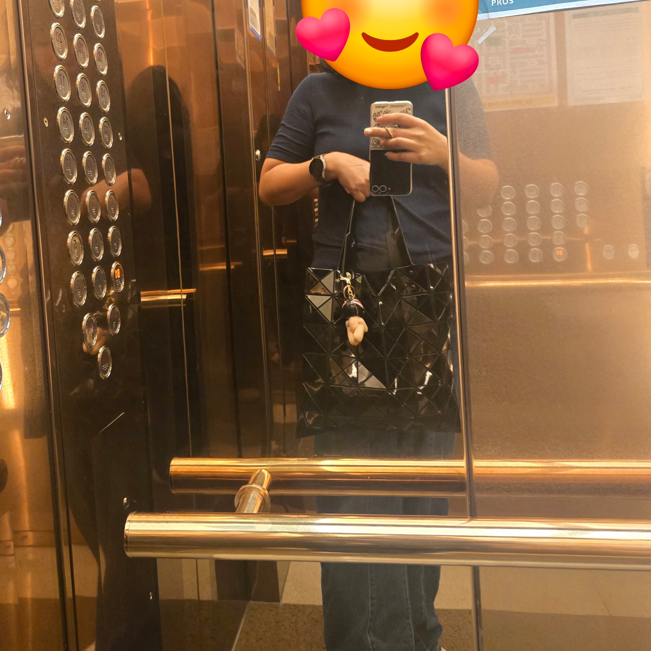 Bao Bao Issey Miyake Lucent Tote Bag Black 착용 스타일 - 1