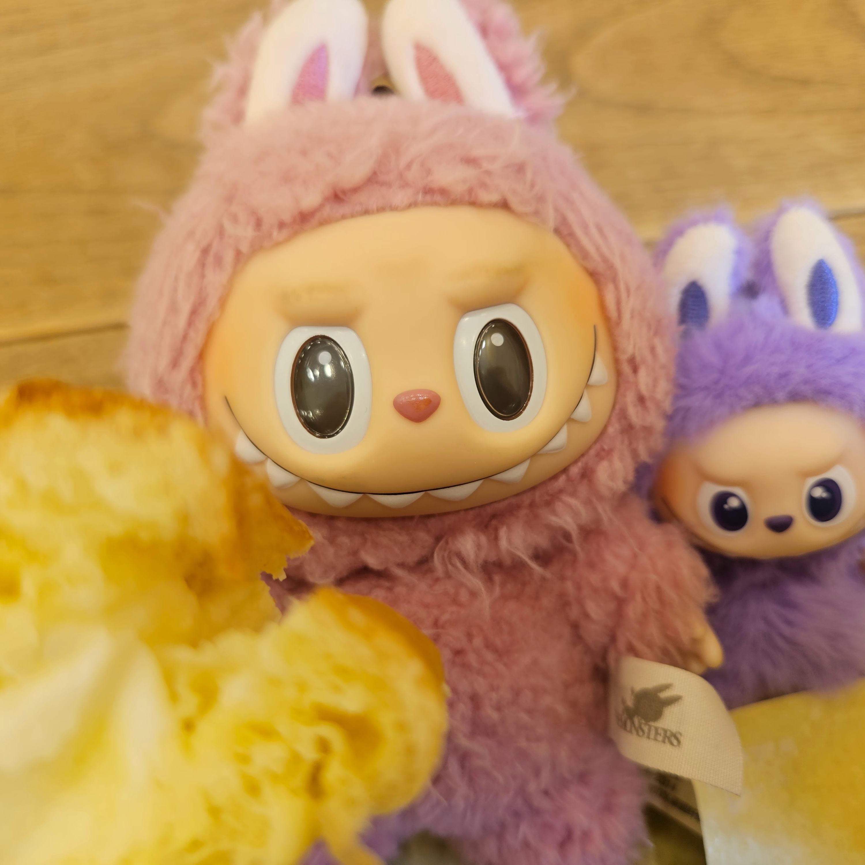 Pop Mart Labubu The Monsters Pin For Love Series Vinyl Plush Pendant (N-Z) T (Opened Case), Pop Mart Labubu The Monsters Labubu Tasty Macarons Series Lyche Berry Keyring 착용 스타일 - 4