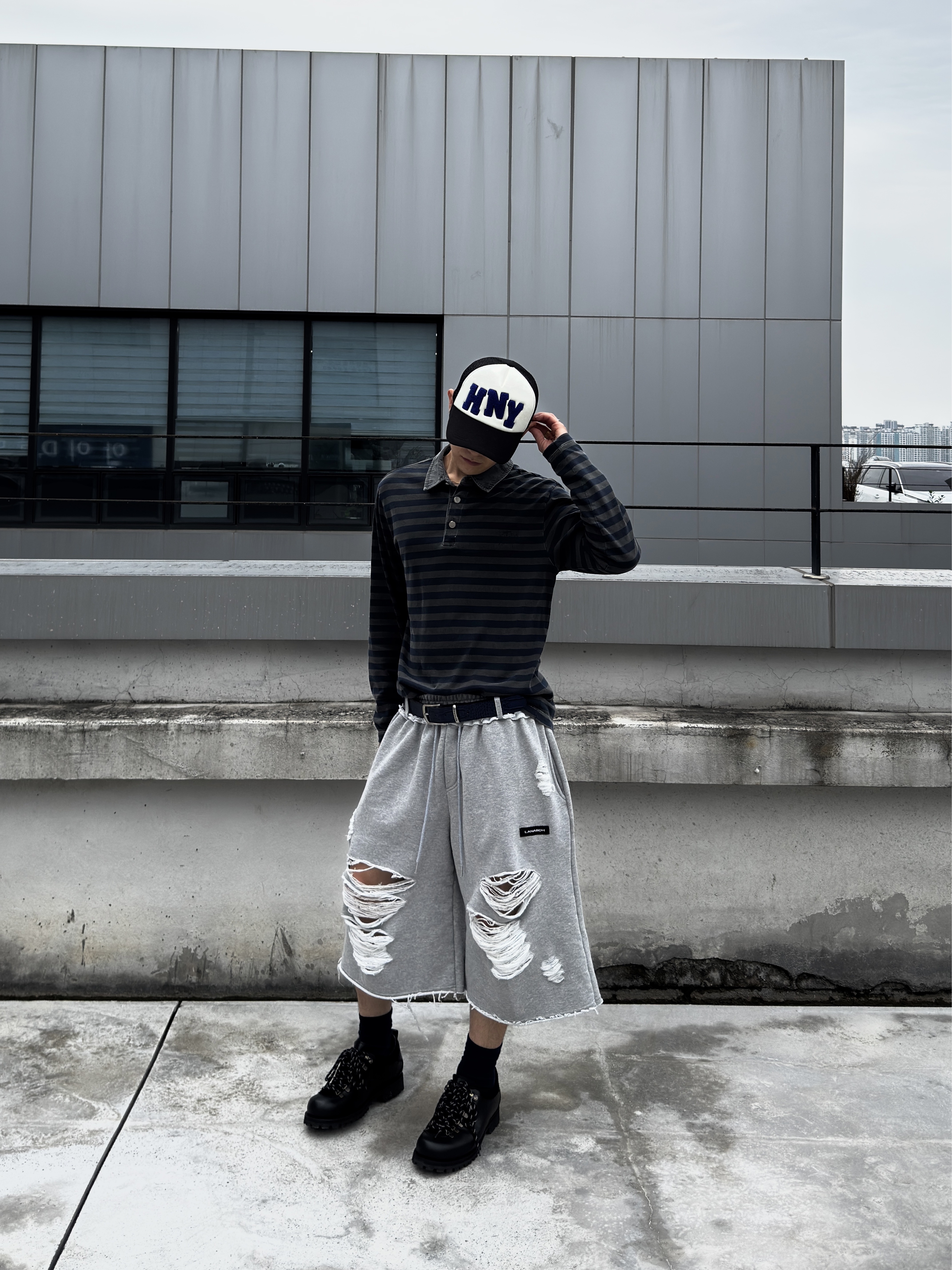 Hatchingroom VTG Stripe Polo T-Shirt Dyed Blue, Romantic Move Oat Mountain Oil Black 착용 스타일 - 4