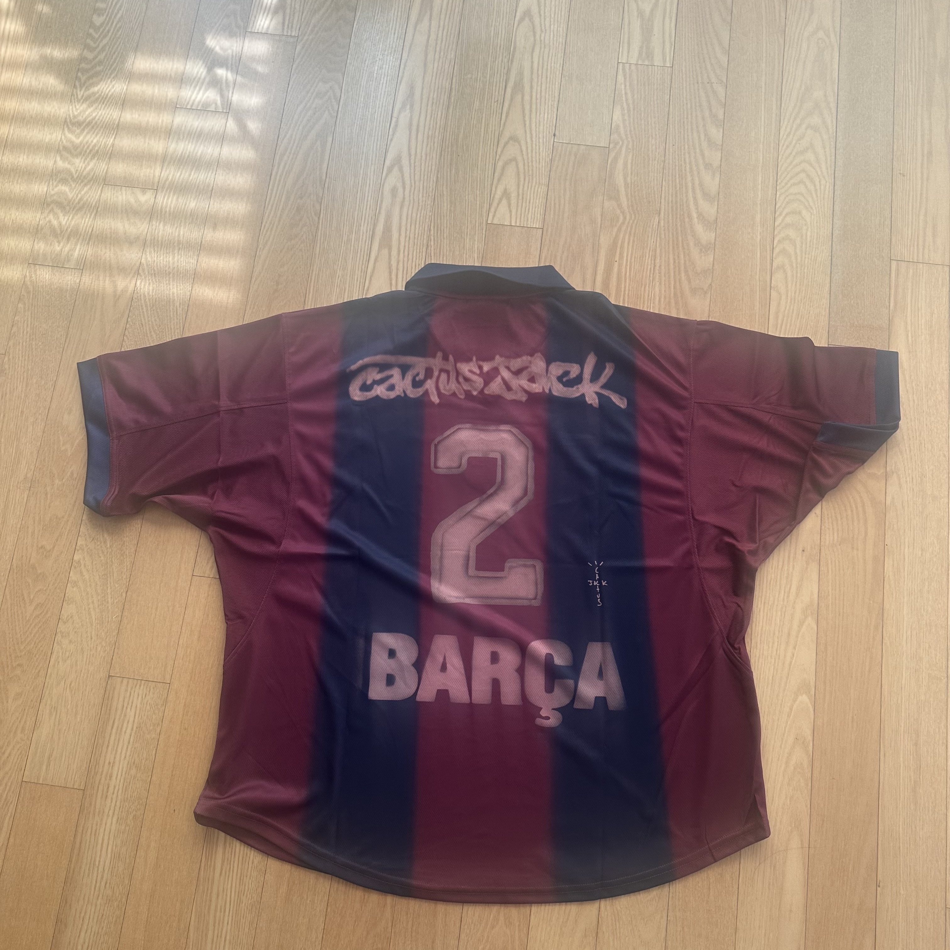 Nike FC Barcelona x Travis Scott Retro 2000/01 Home Skeleton Jersey Multicolor (Non Marking Ver.) 착용 스타일 - 3