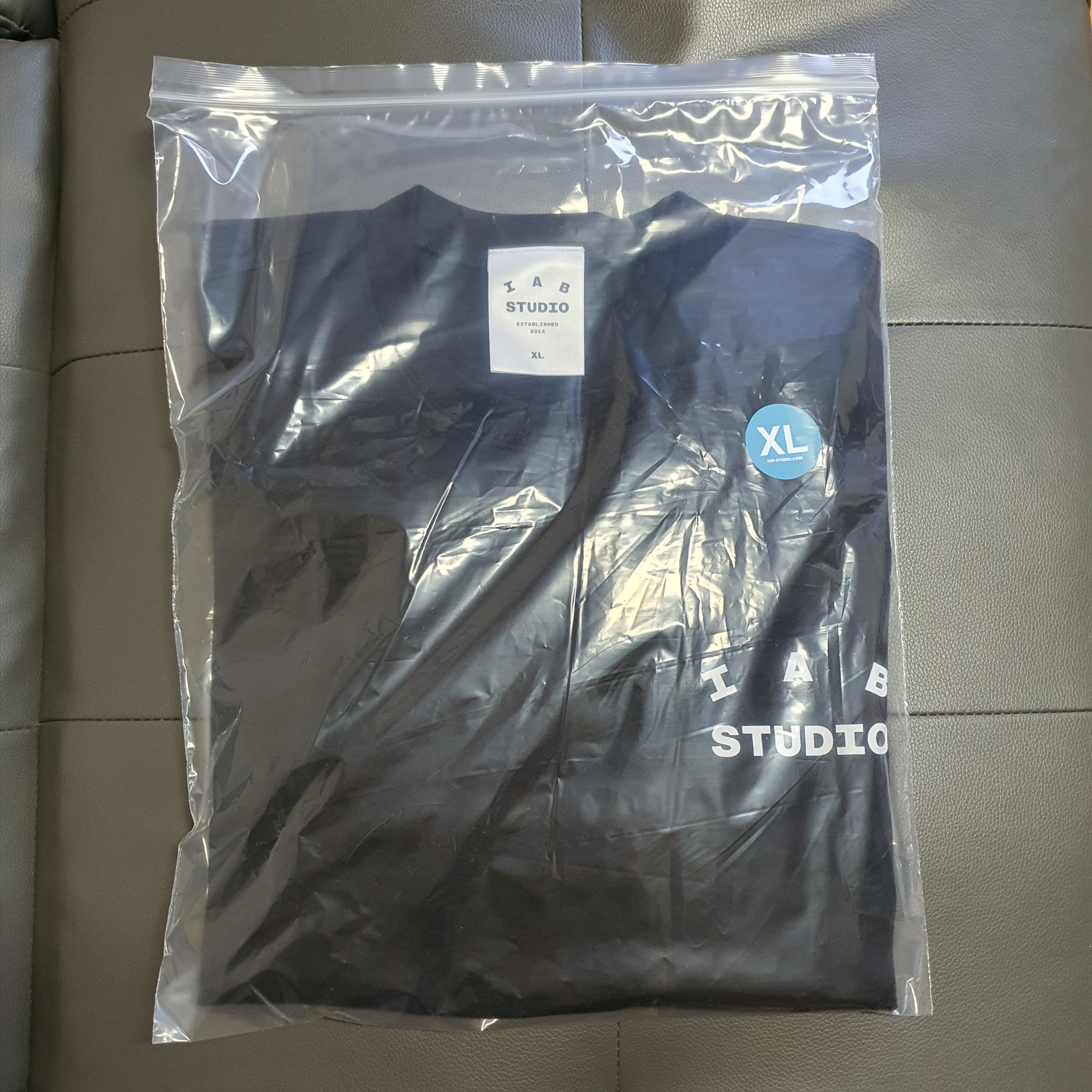 IAB Studio Basic T-Shirt Black White 착용 스타일