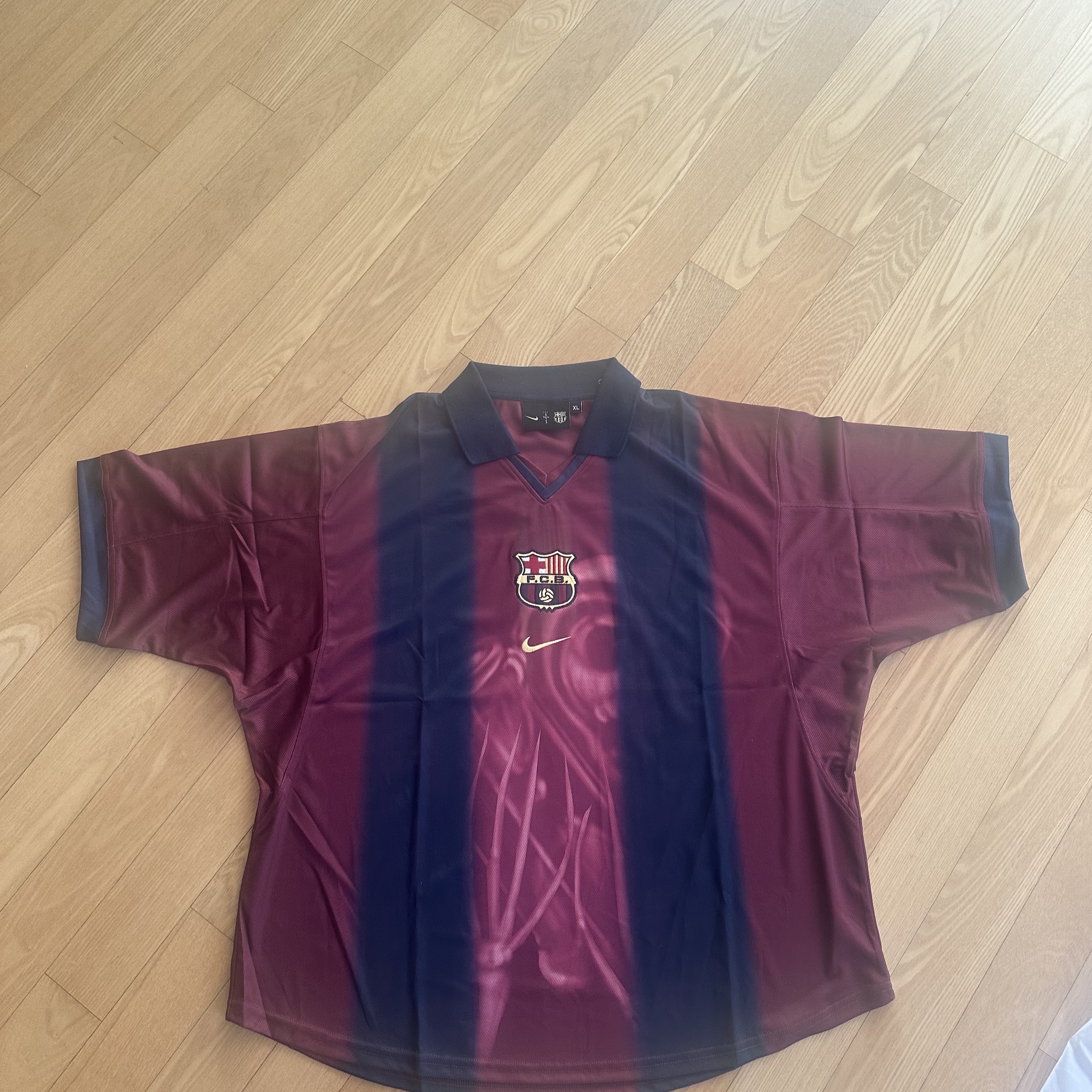 Nike FC Barcelona x Travis Scott Retro 2000/01 Home Skeleton Jersey Multicolor (Non Marking Ver.) 착용 스타일 - 2