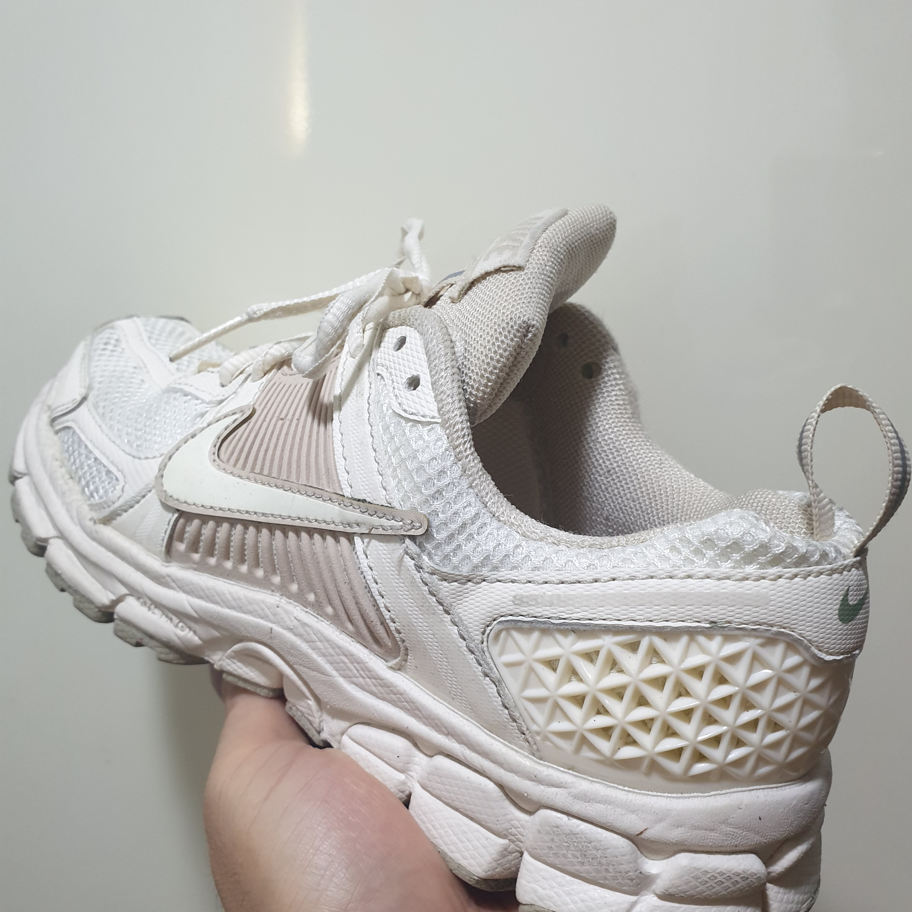 (GS) Nike Zoom Vomero 5 Pale Ivory Sand Drift 착용 스타일