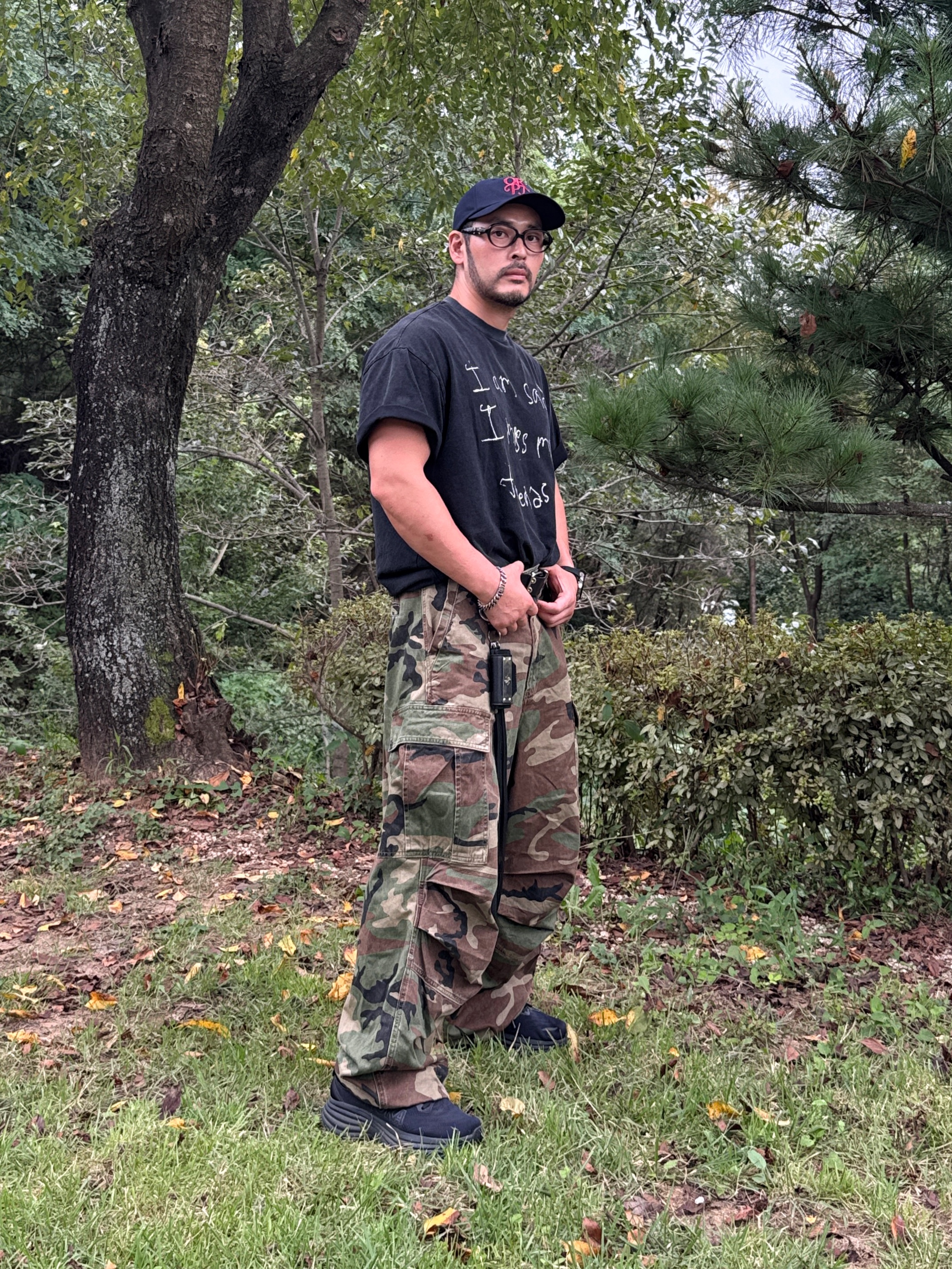 NOD Stone Washed Cargo Pants Camo, Hoka Bondi 8 Black - Wide 착용 스타일 - 1