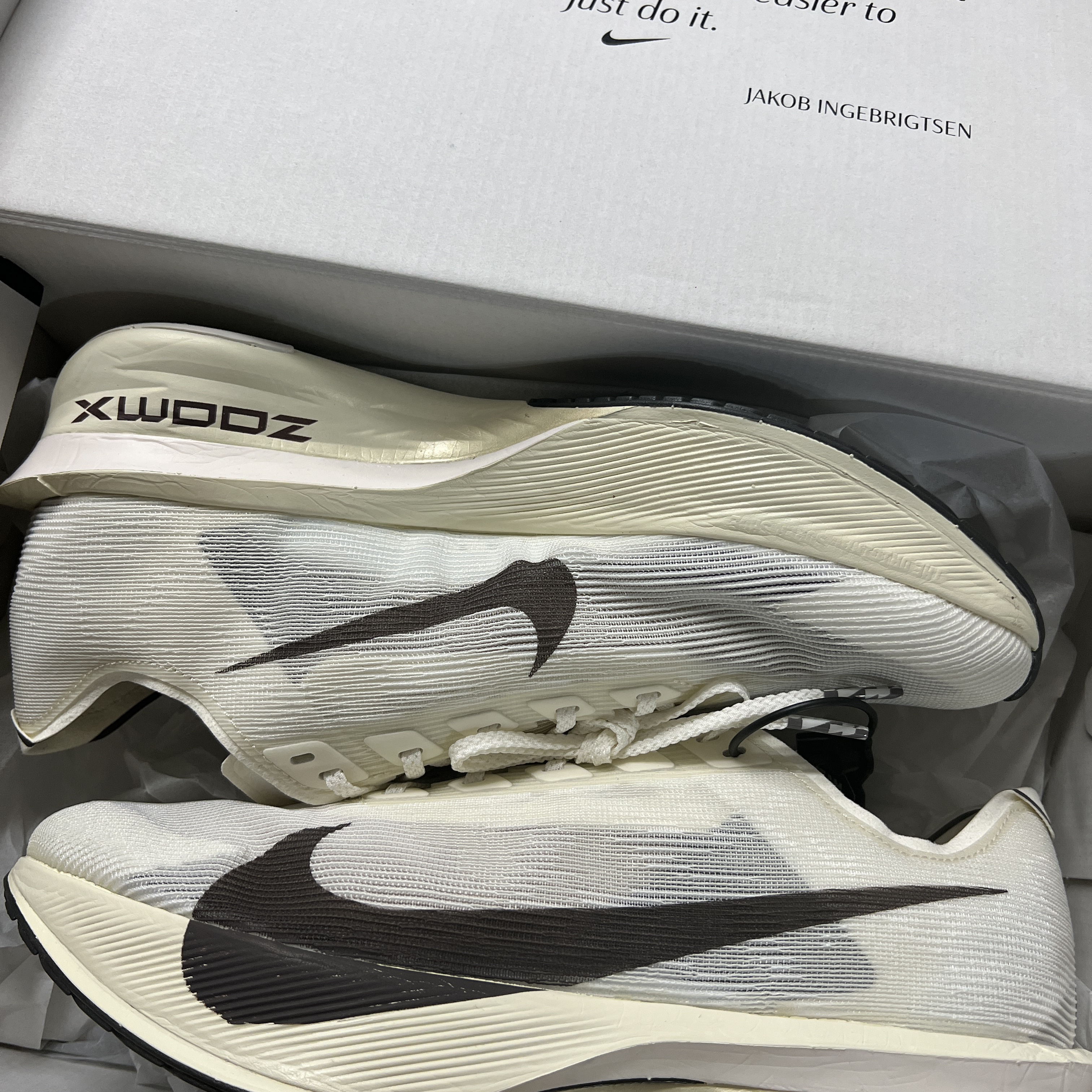 Nike x Jakob Ingebrigtsen ZoomX Vaporfly Next% 4 Sail Medium Ash 착용 스타일