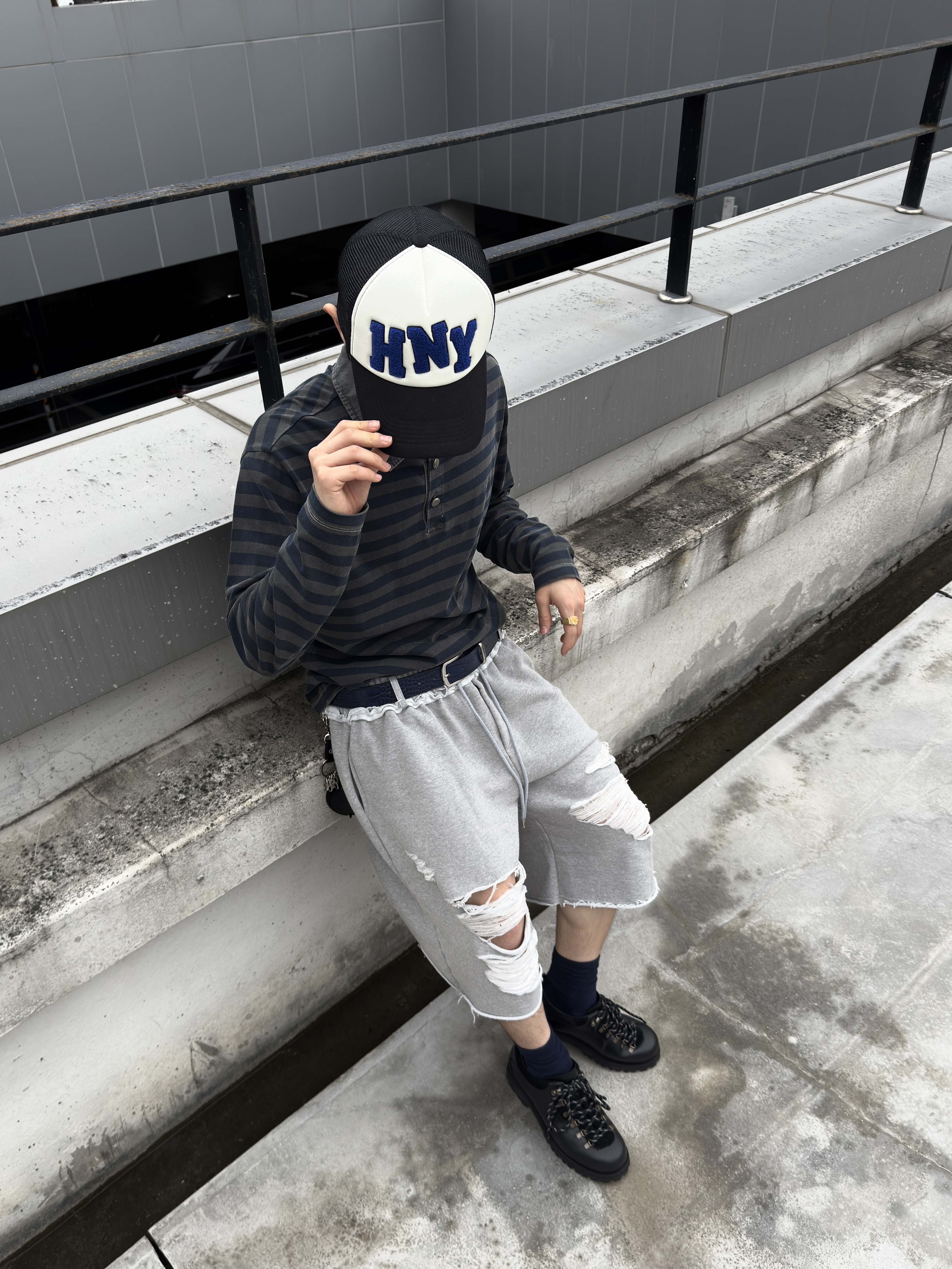 Hatchingroom VTG Stripe Polo T-Shirt Dyed Blue, Romantic Move Oat Mountain Oil Black 착용 스타일 - 1