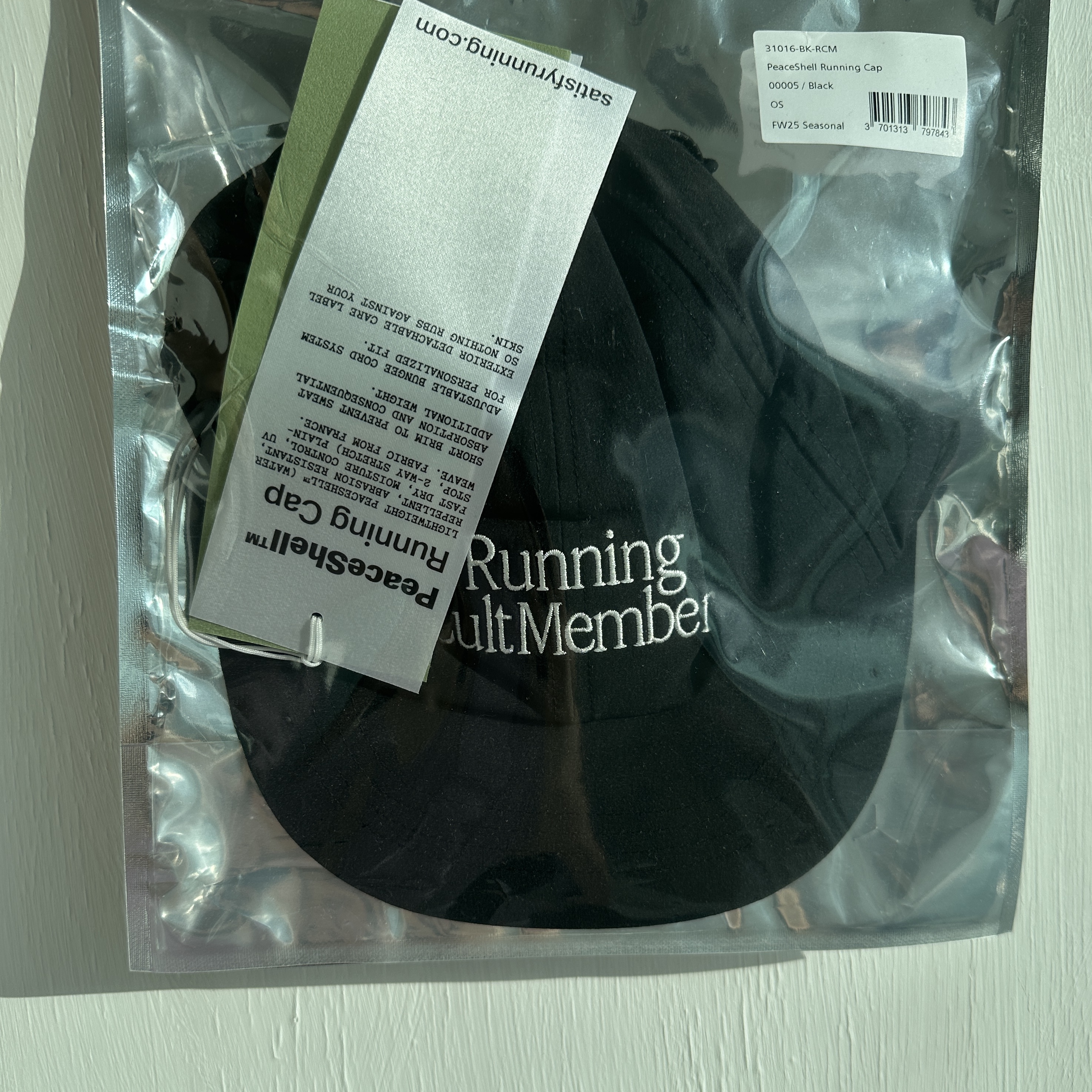 Satisfy Peaceshell Running Cap Black 착용 스타일