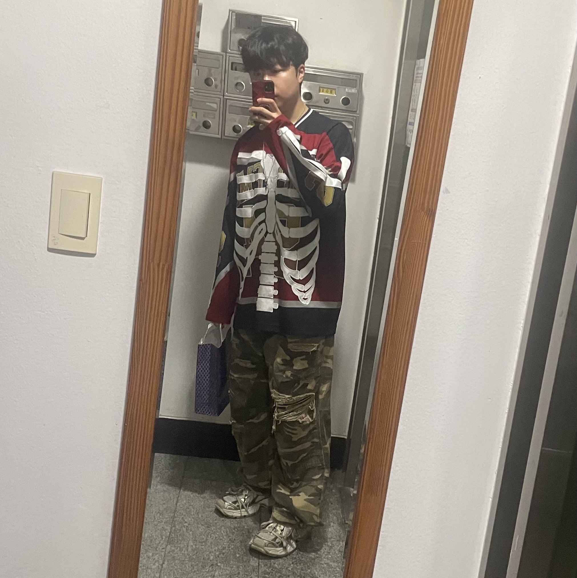 Supreme Bones Hockey Jersey Multicolor - 23FW, ETCE Double Knee Destroyed Pants Vintage Camo 착용 스타일