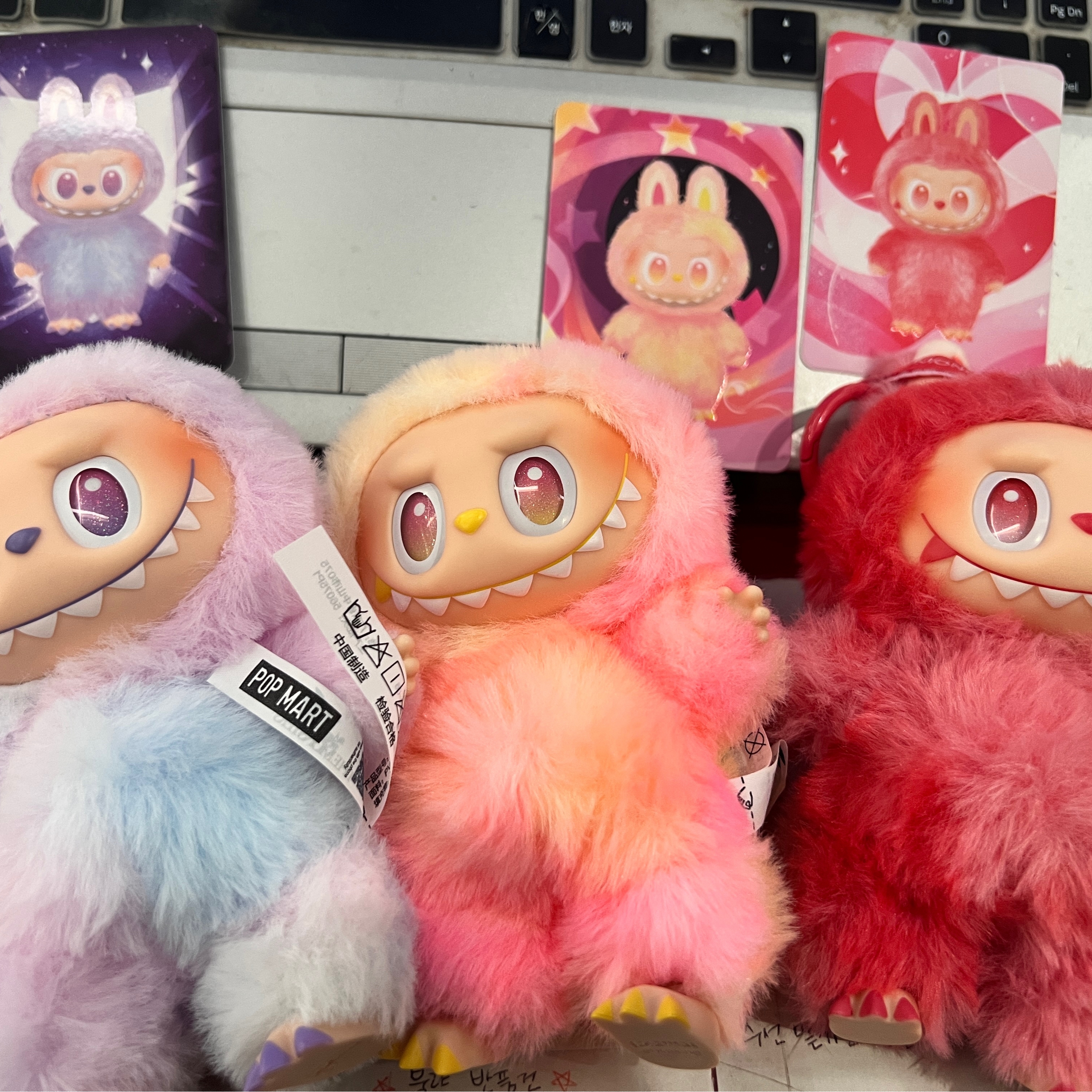 Pop Mart Labubu The Monsters Highlight Series Sealed Case (Bundle of 3/1 Blind Box) 착용 스타일