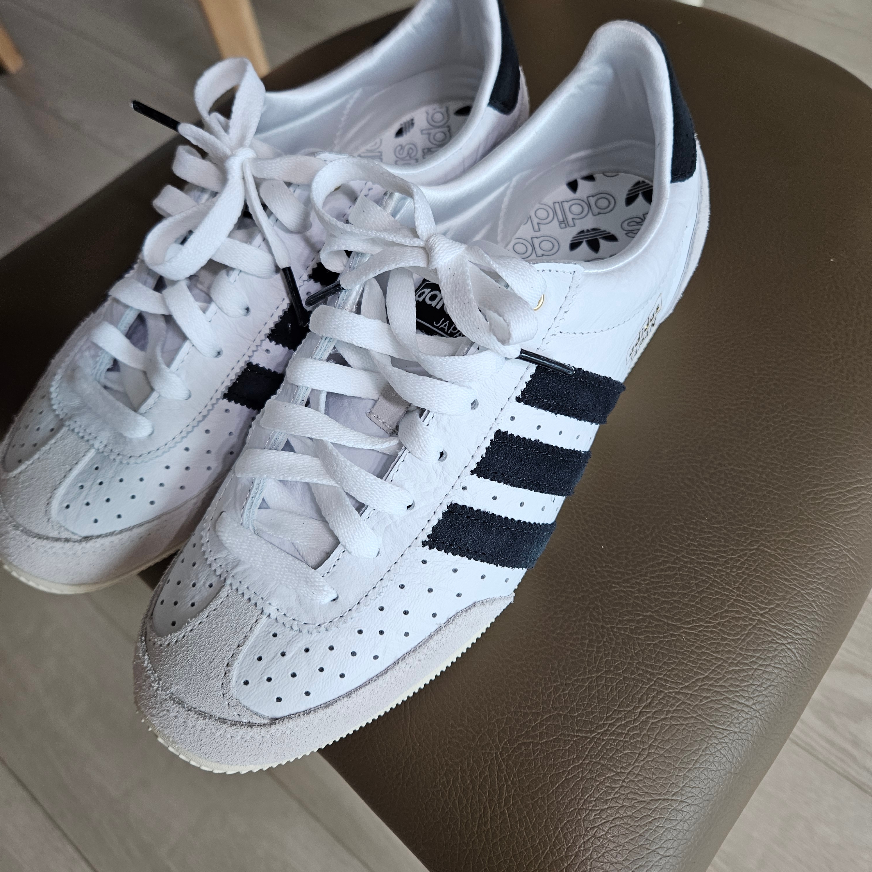 (W) Adidas Japan Cloud White Core Black 착용 스타일 - 2