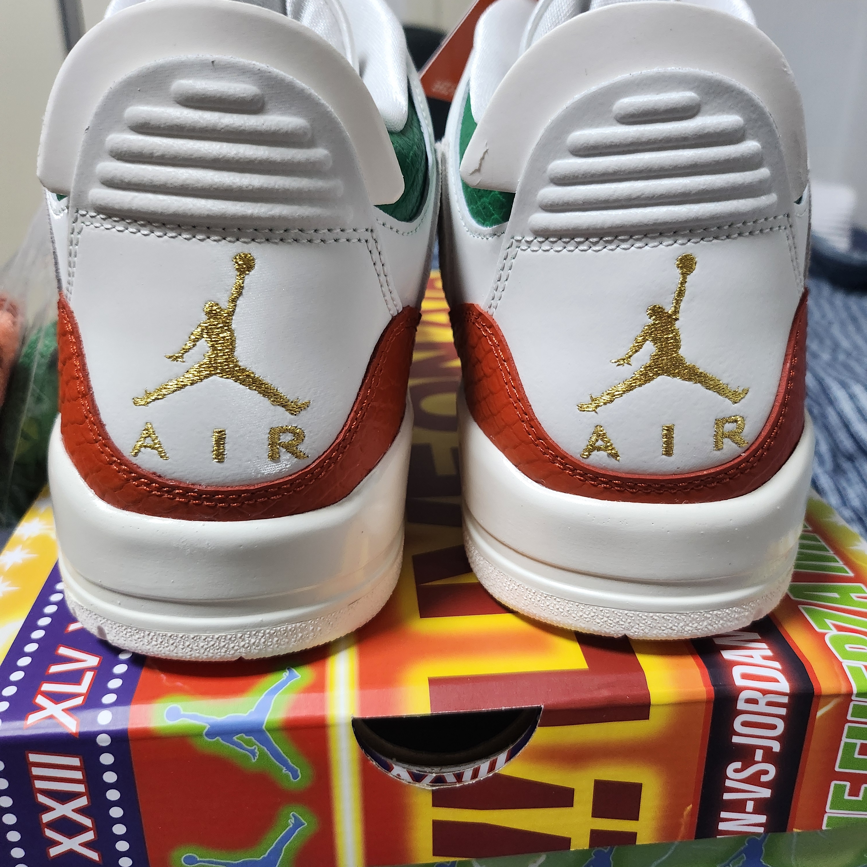 Jordan 3 Retro Summit White Metallic Gold 착용 스타일 - 8