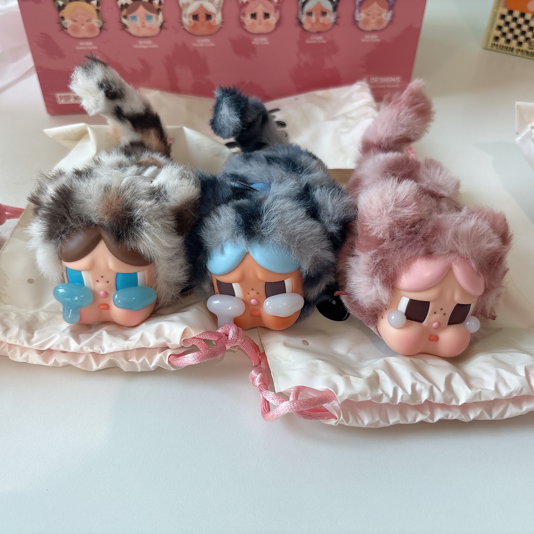 Pop Mart Crybaby Wild But Cutie Series Vinyl Plush Pendant (1 Blind Box) 착용 스타일