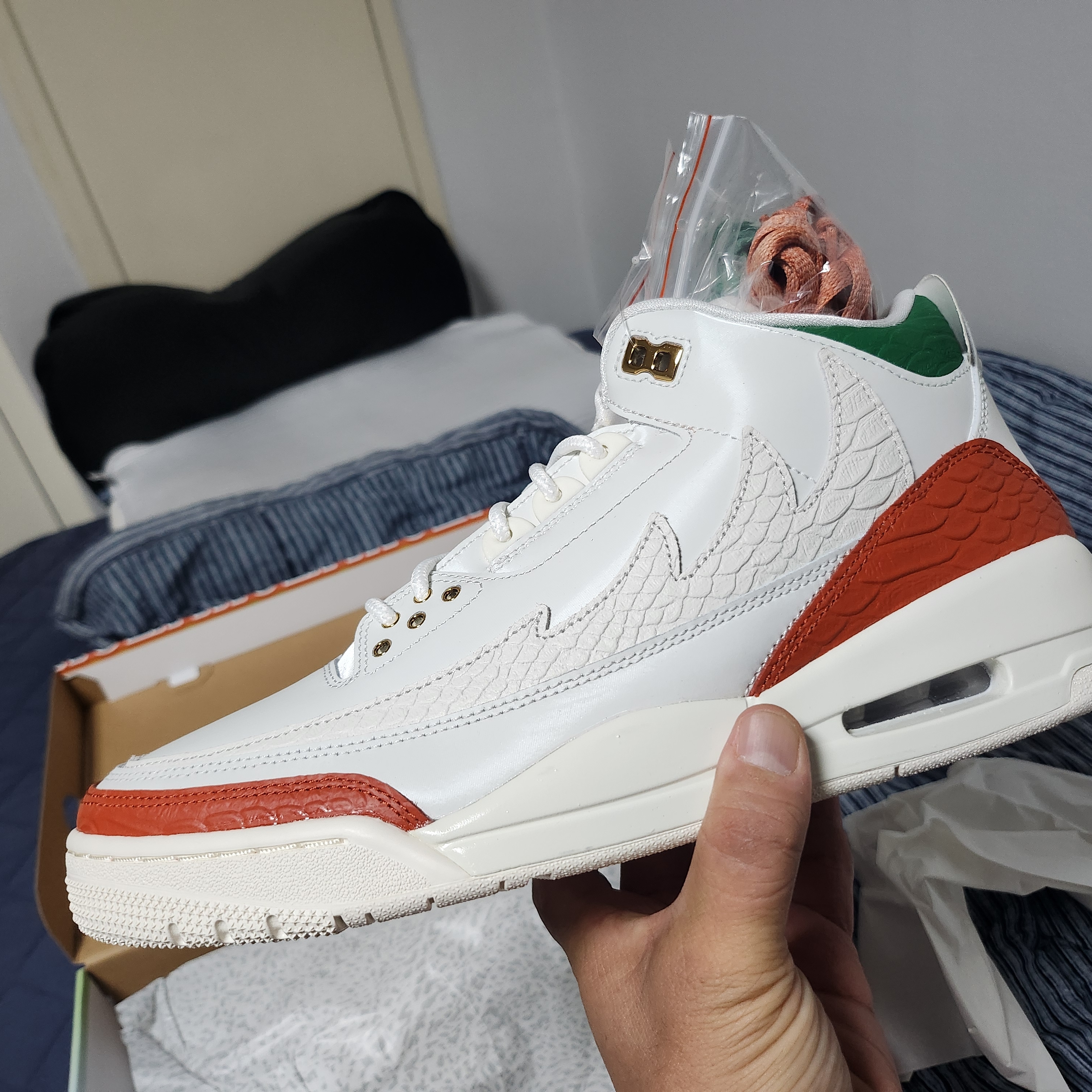 Jordan 3 Retro Summit White Metallic Gold 착용 스타일 - 3
