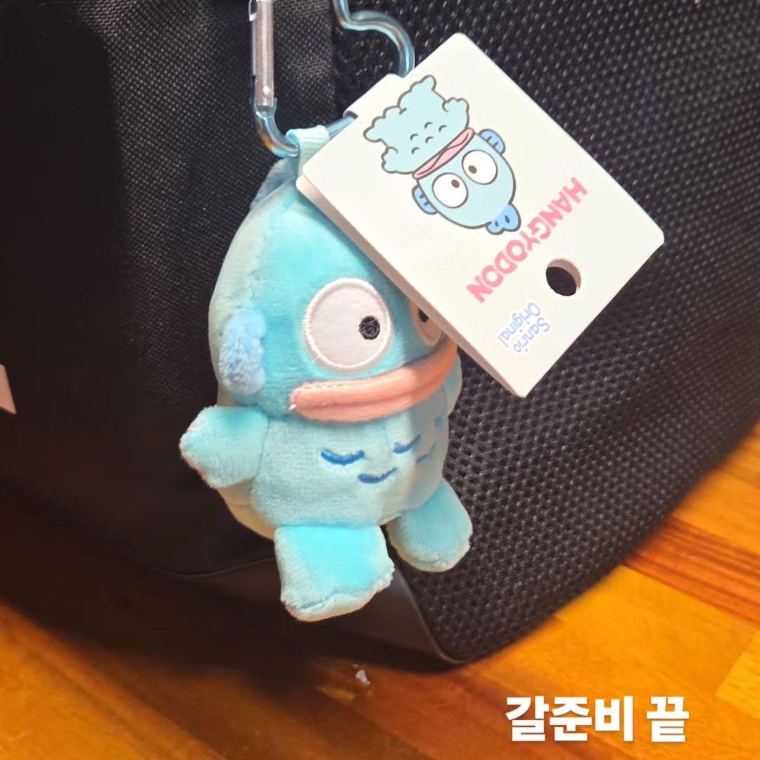 Sanrio Hangyodon Mini Mascot Holder 착용 스타일
