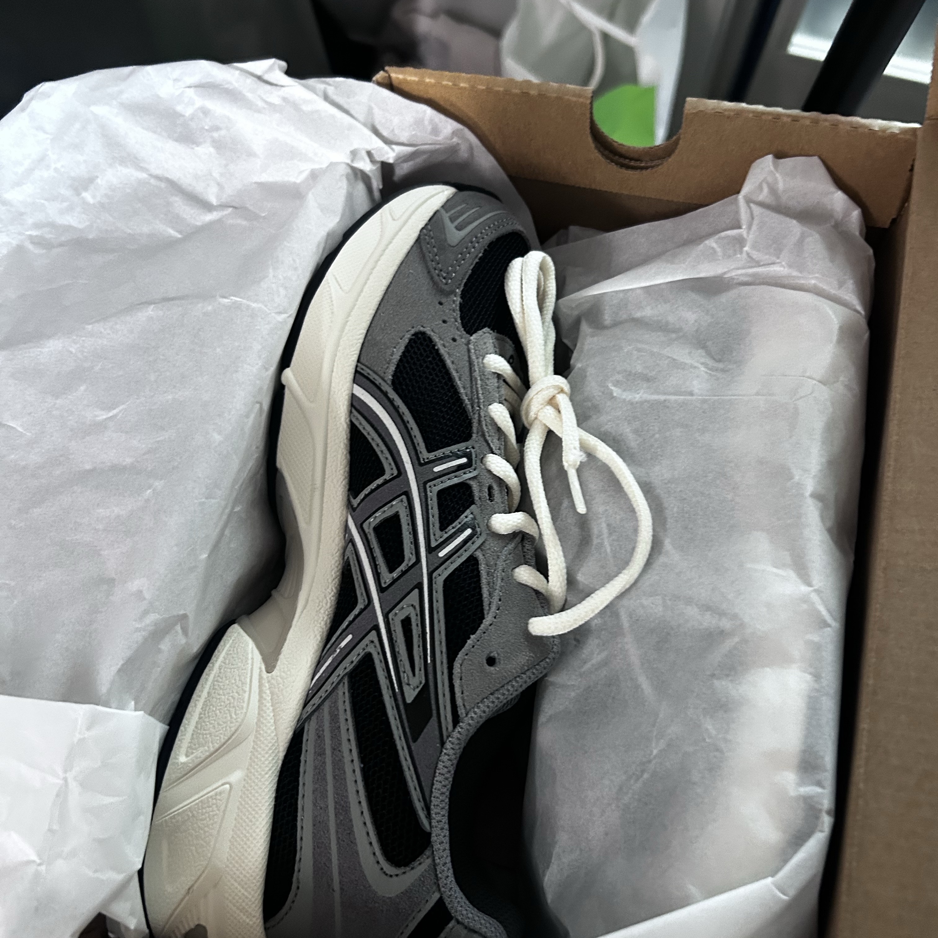 Asics Gel-1130 Black Carbon 착용 스타일